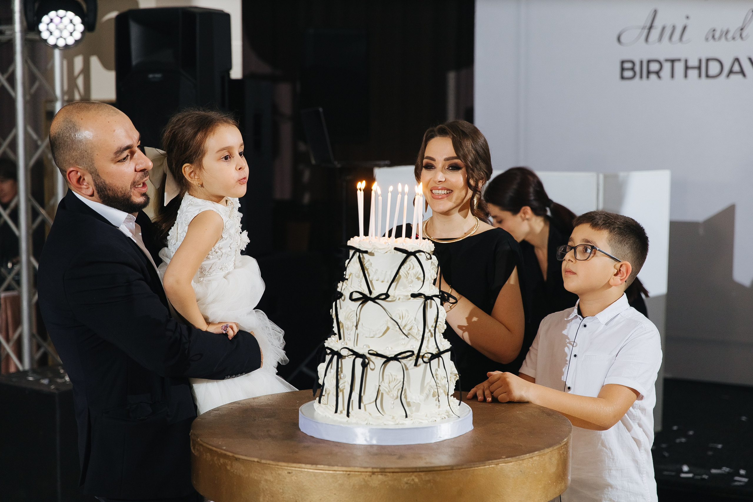 Ани и Назели. 35&5 День рождения, «Янтарь». Фотограф в Красноярске Надежда Воскресенская