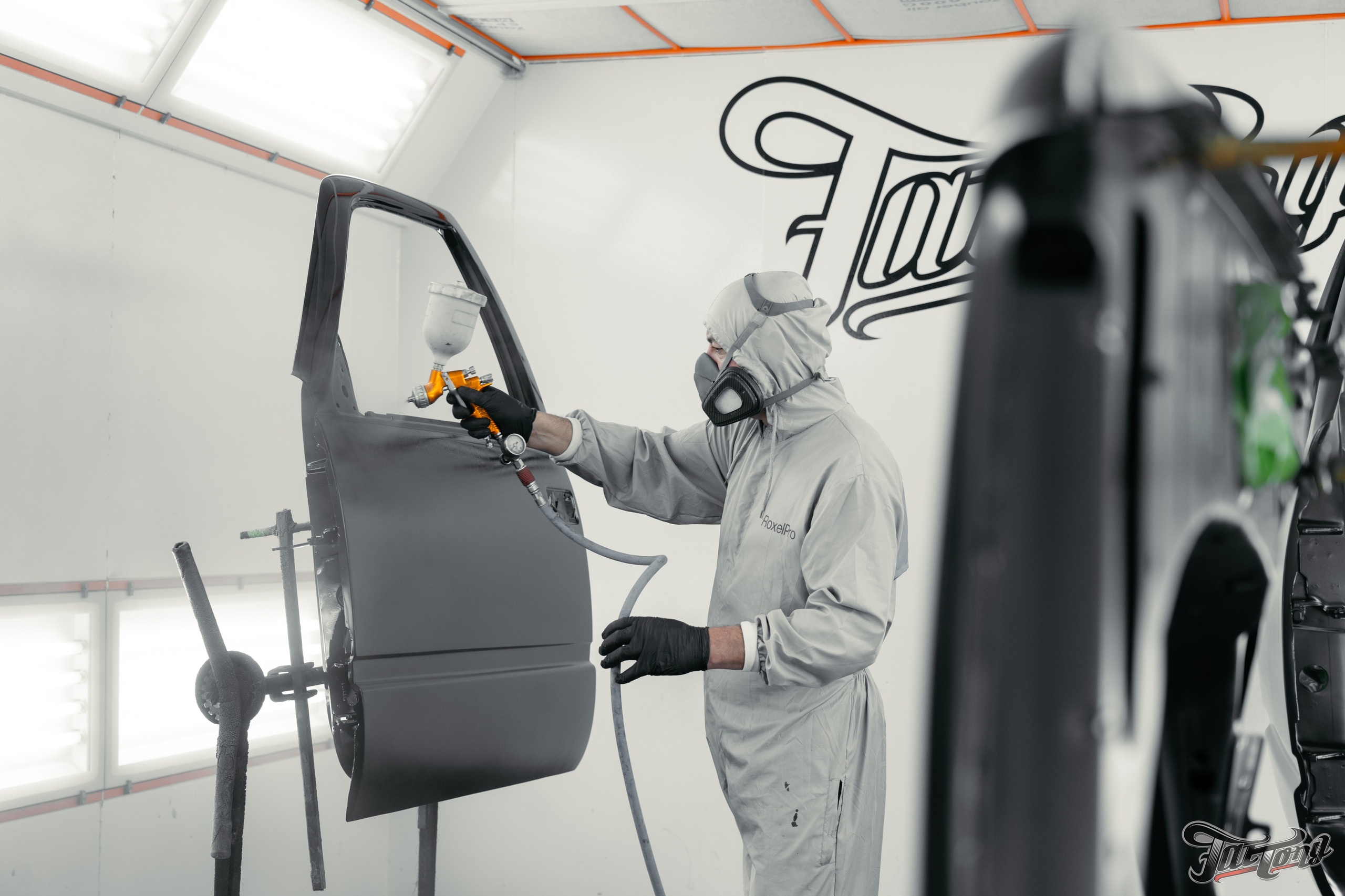 Chevrolet Tahoe I ремонт по кузову и окрас, пошив салона. DeLorein