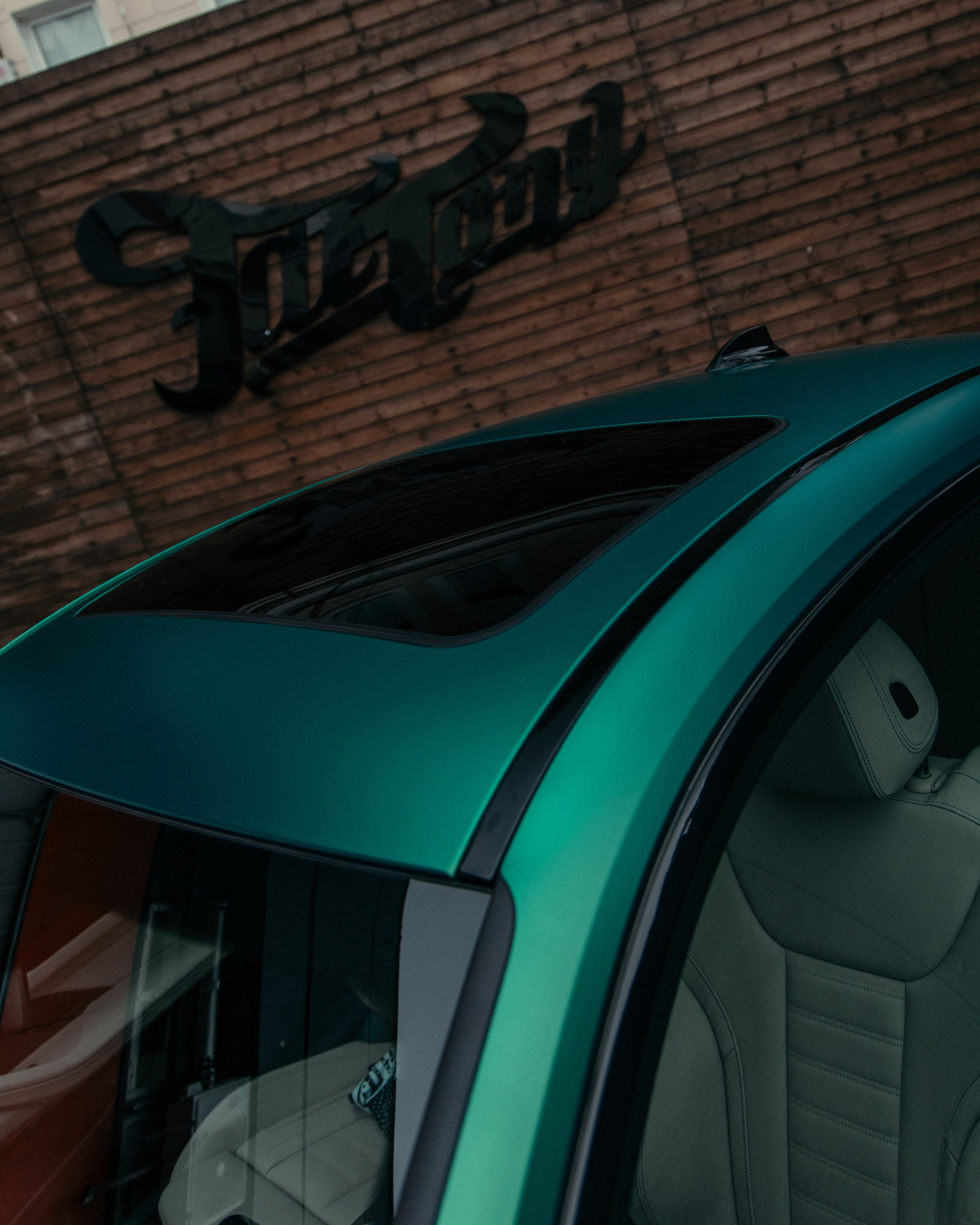 BMW 440i оклейка в цветной полиуретан Wematec matt green chrome с проемами. DeLorein