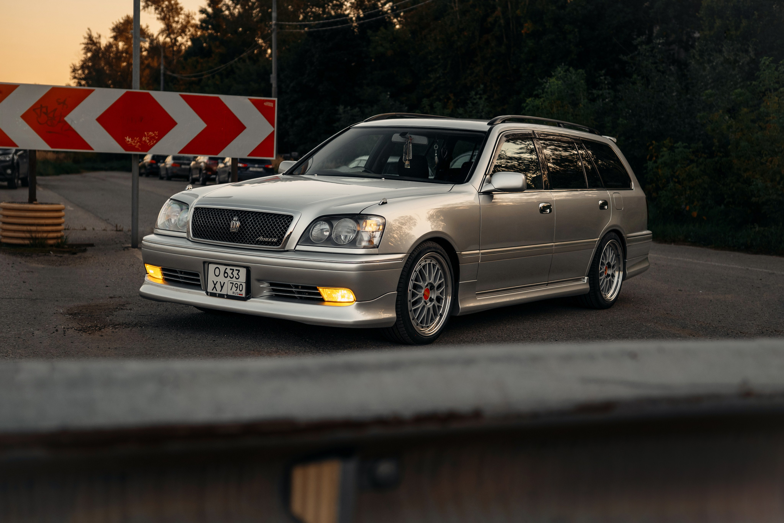 Toyota Crown Estate Athlete V JZS171W. DeLorein