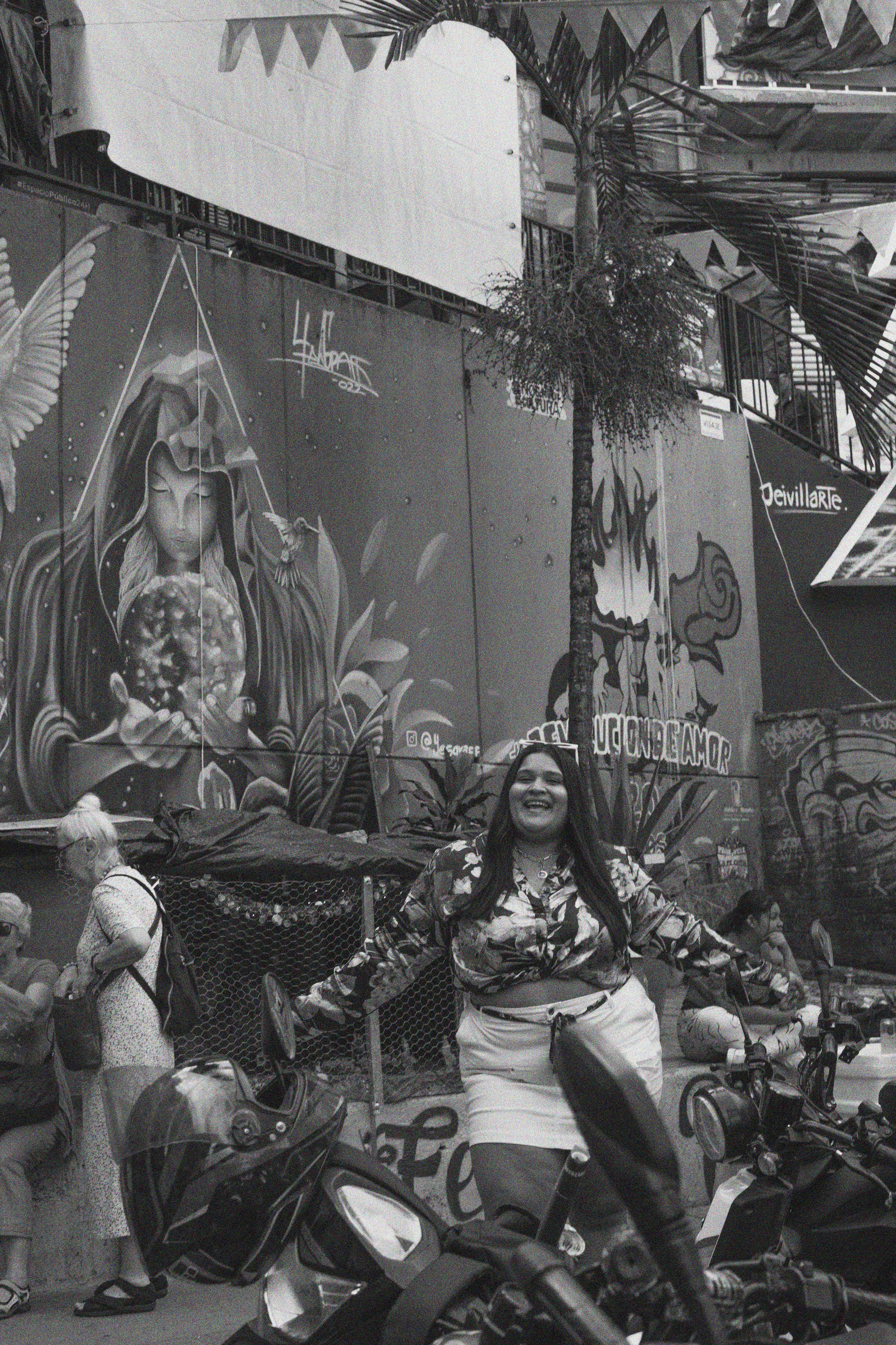 Jess in Communa 13. Wedding Photographer in Barcelona and Medellin