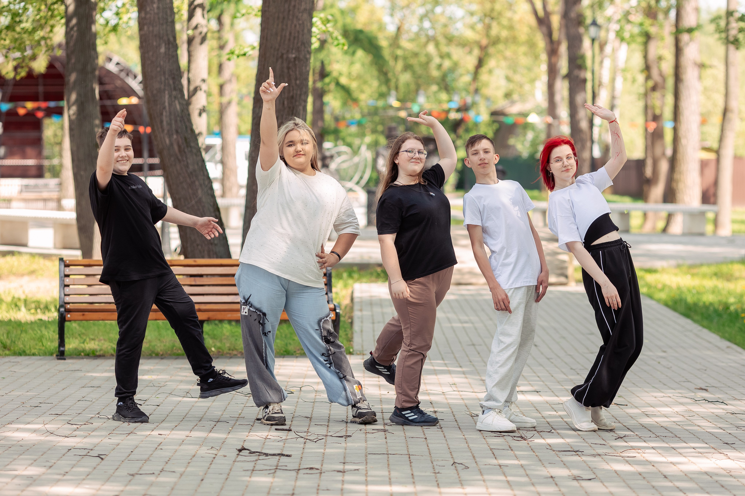 Позирование группы. Выпускные альбомы для детского сада и школы