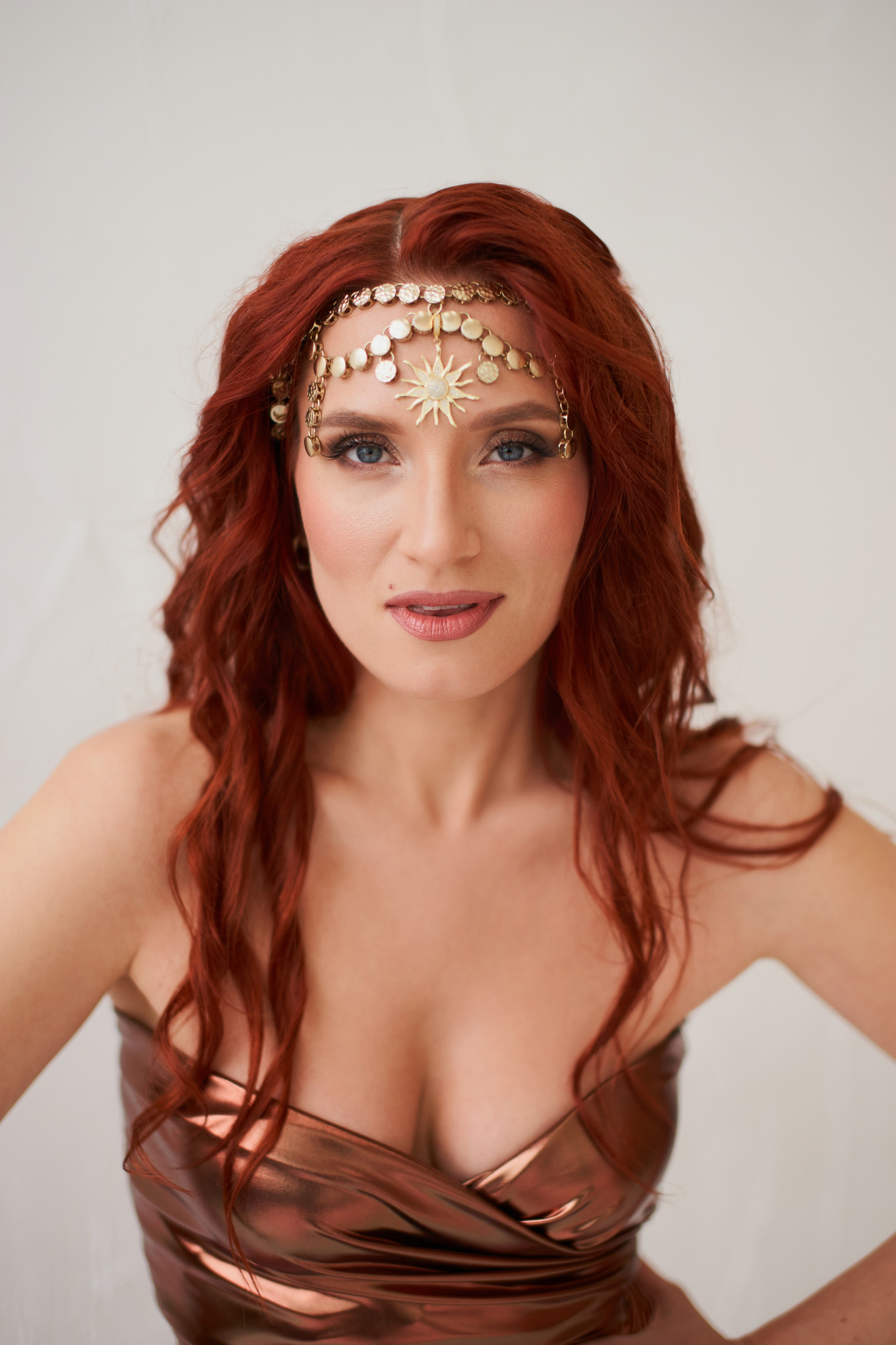 Студийная фотосессия для певицы Анны Клемешовой. Репортажный и женский фотограф в Новосибирске