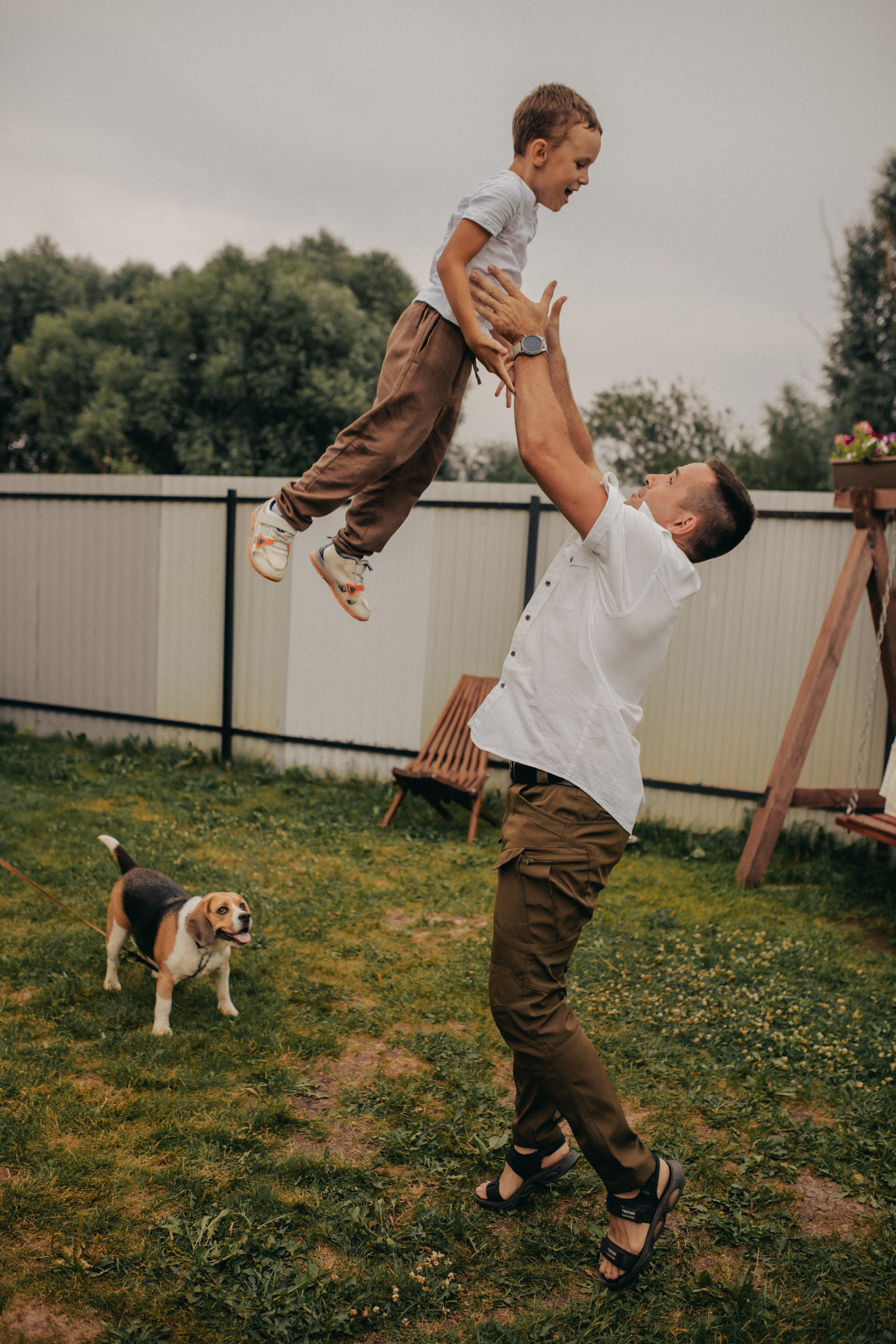 Во дворе нашего дома. Свадебный фотограф Новосибирск