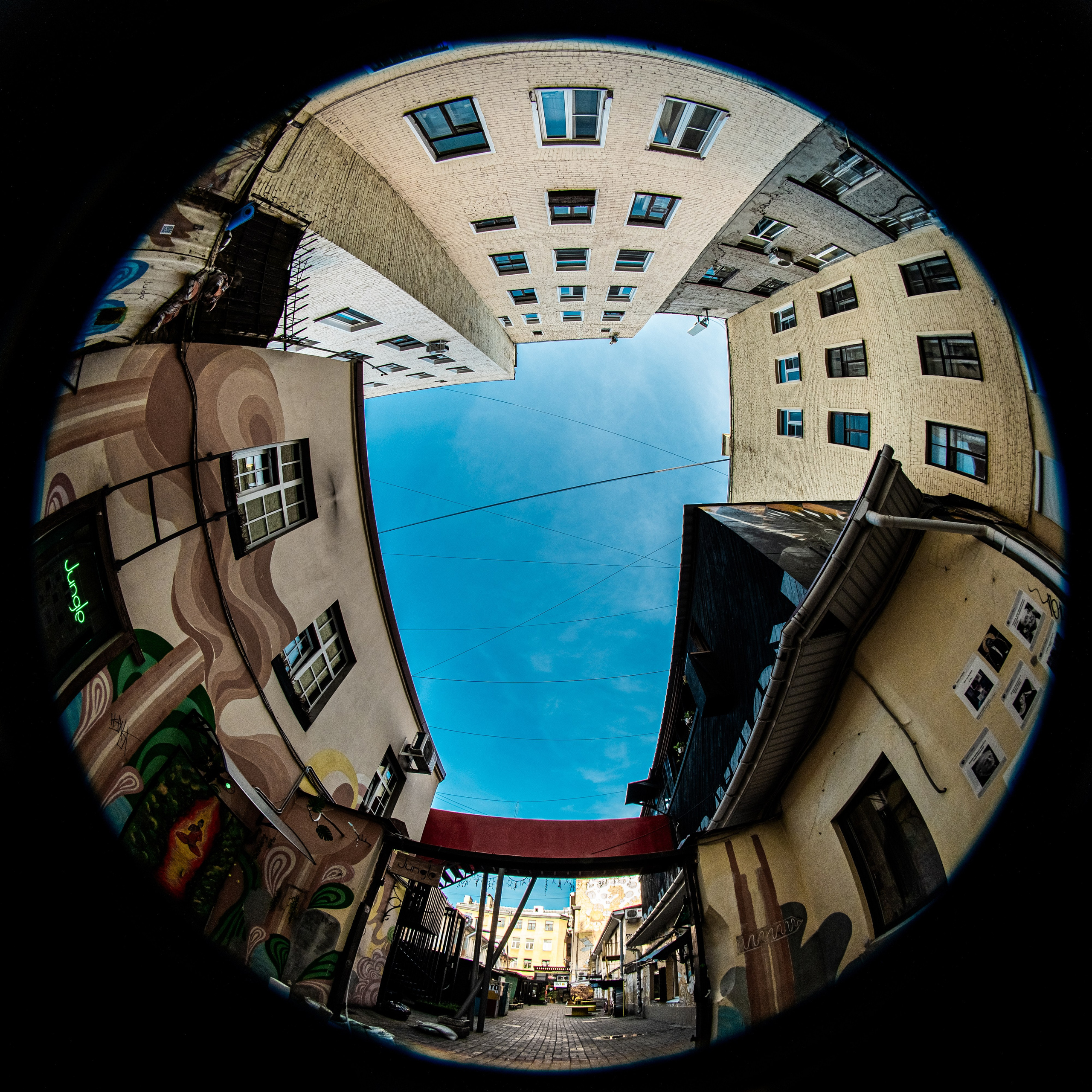 Восстания, 24/27Б