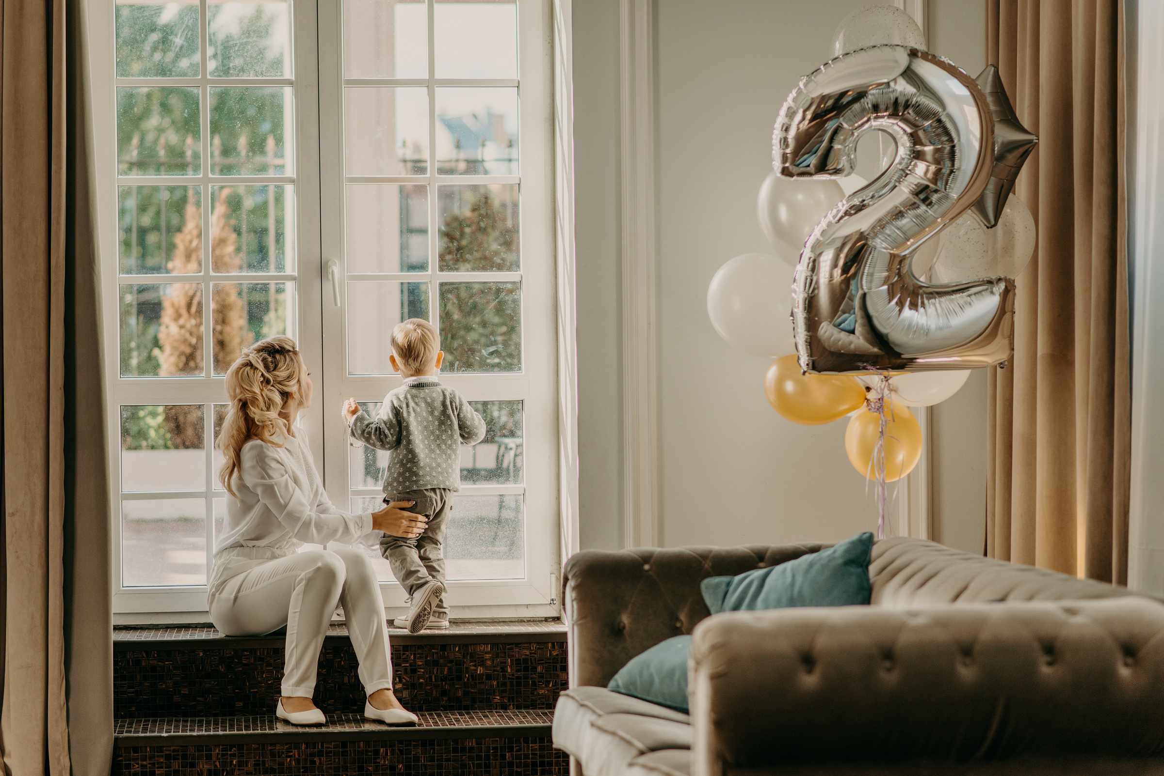 Семейная фотосессия в студии Leona Stage на детский День Рождения. Свадебный фотограф в Санкт-Петербурге Венера Ахметова