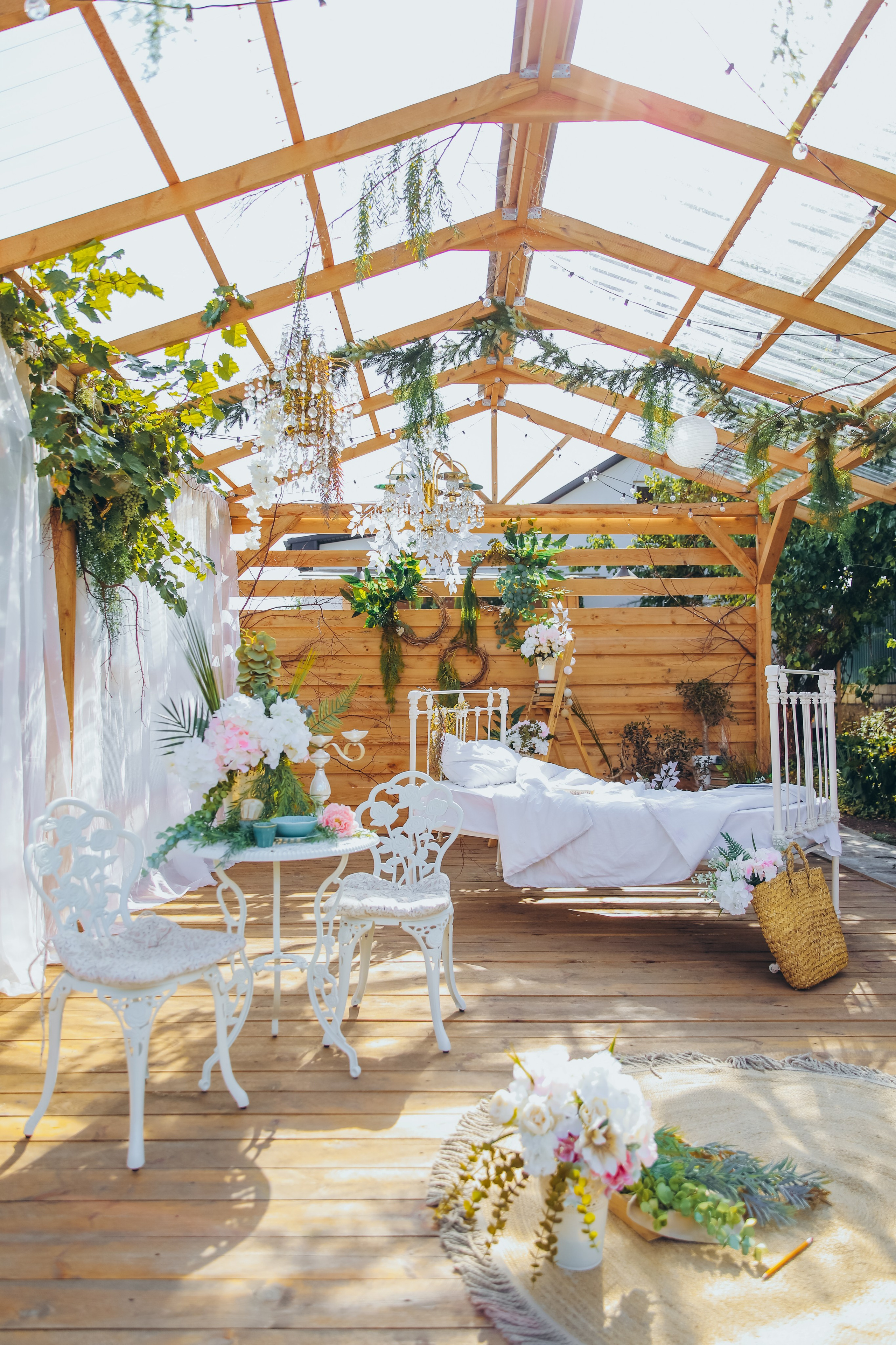 Уличная локация «Лесной дом». Фотостудия в Мариуполе «Берлога»