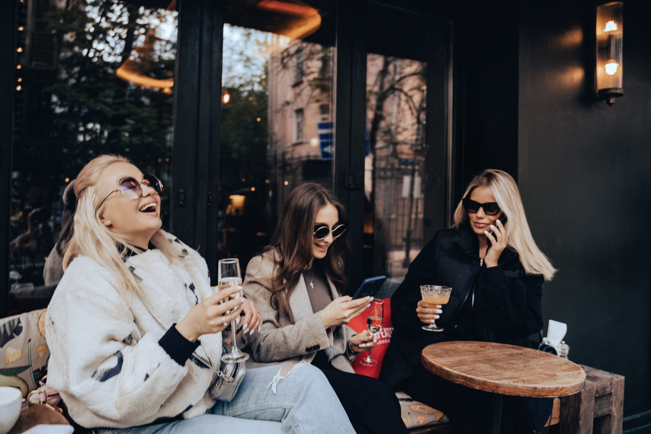 FRIENDS s t r e e t. Контент фотограф в Москве Кулич Настя