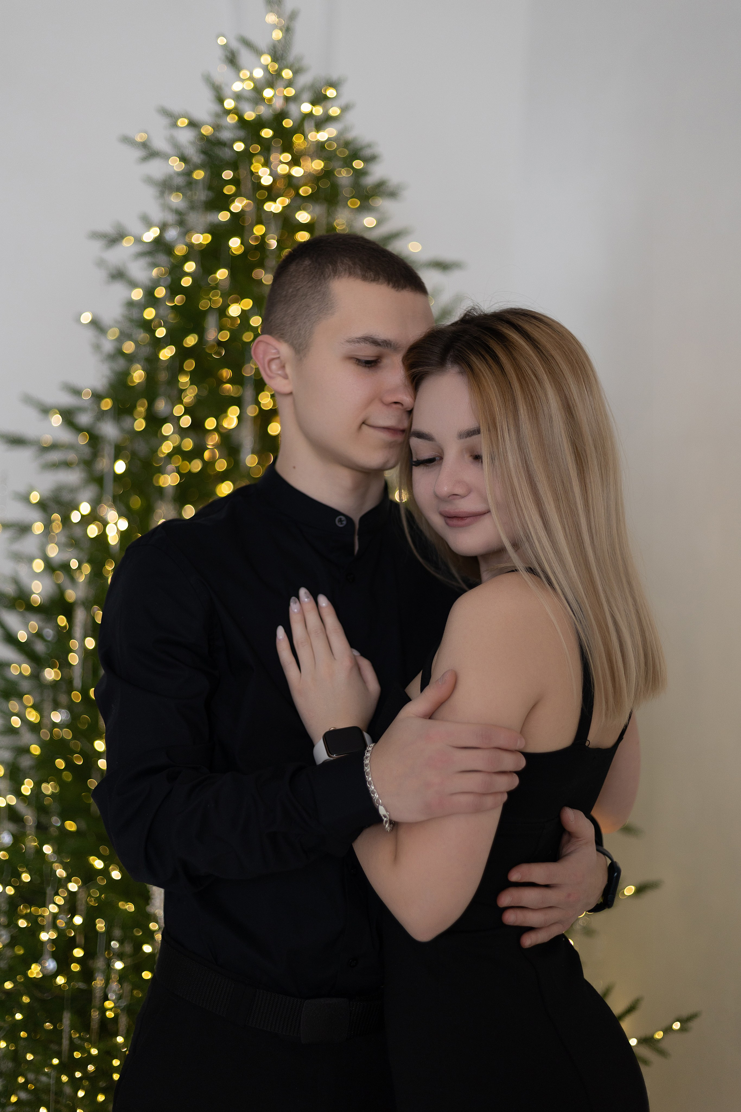 Влюбленная пара на новогодней фотосессии