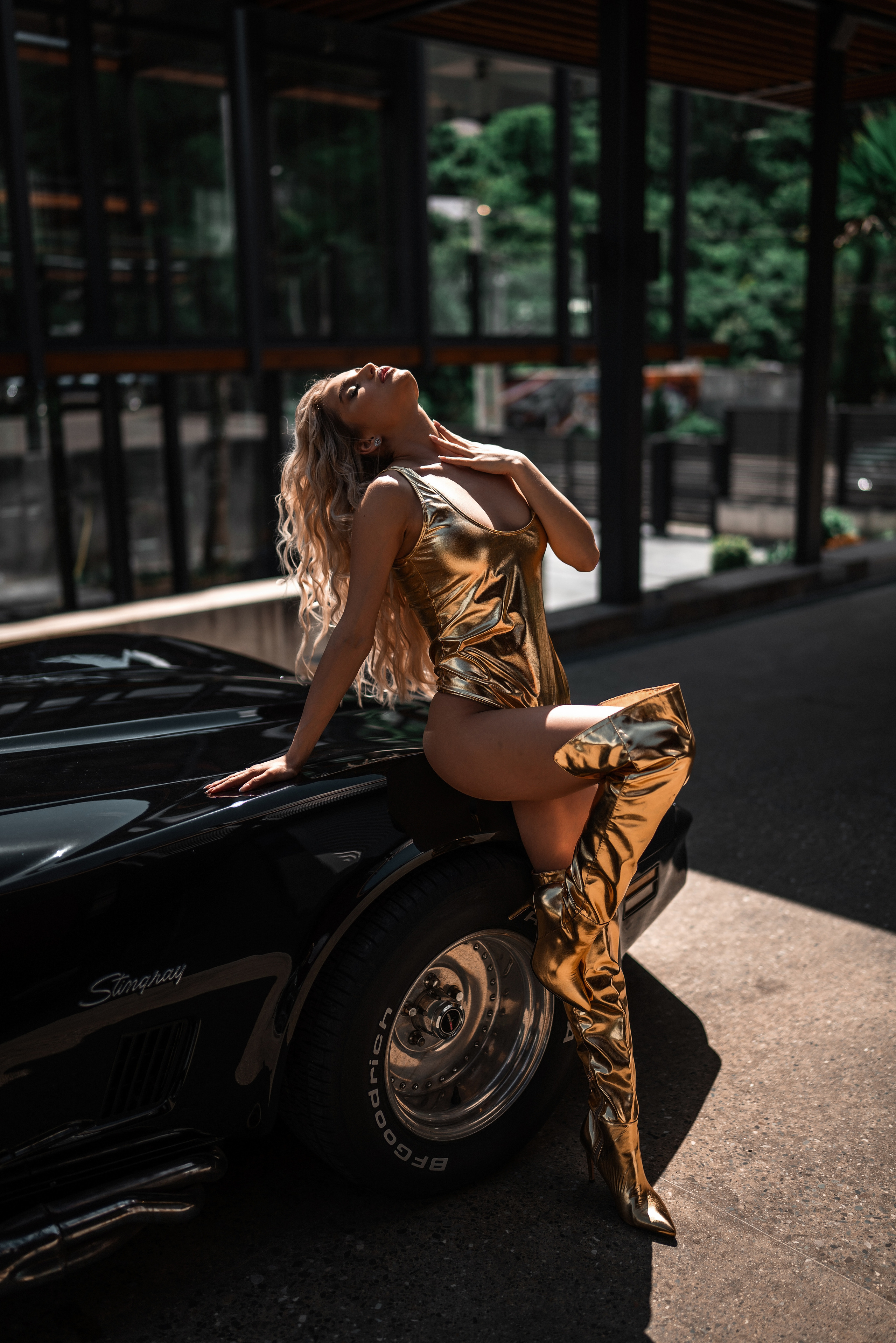 Garage 679 corvette c3 девушка в золоте. Фотограф Сочи