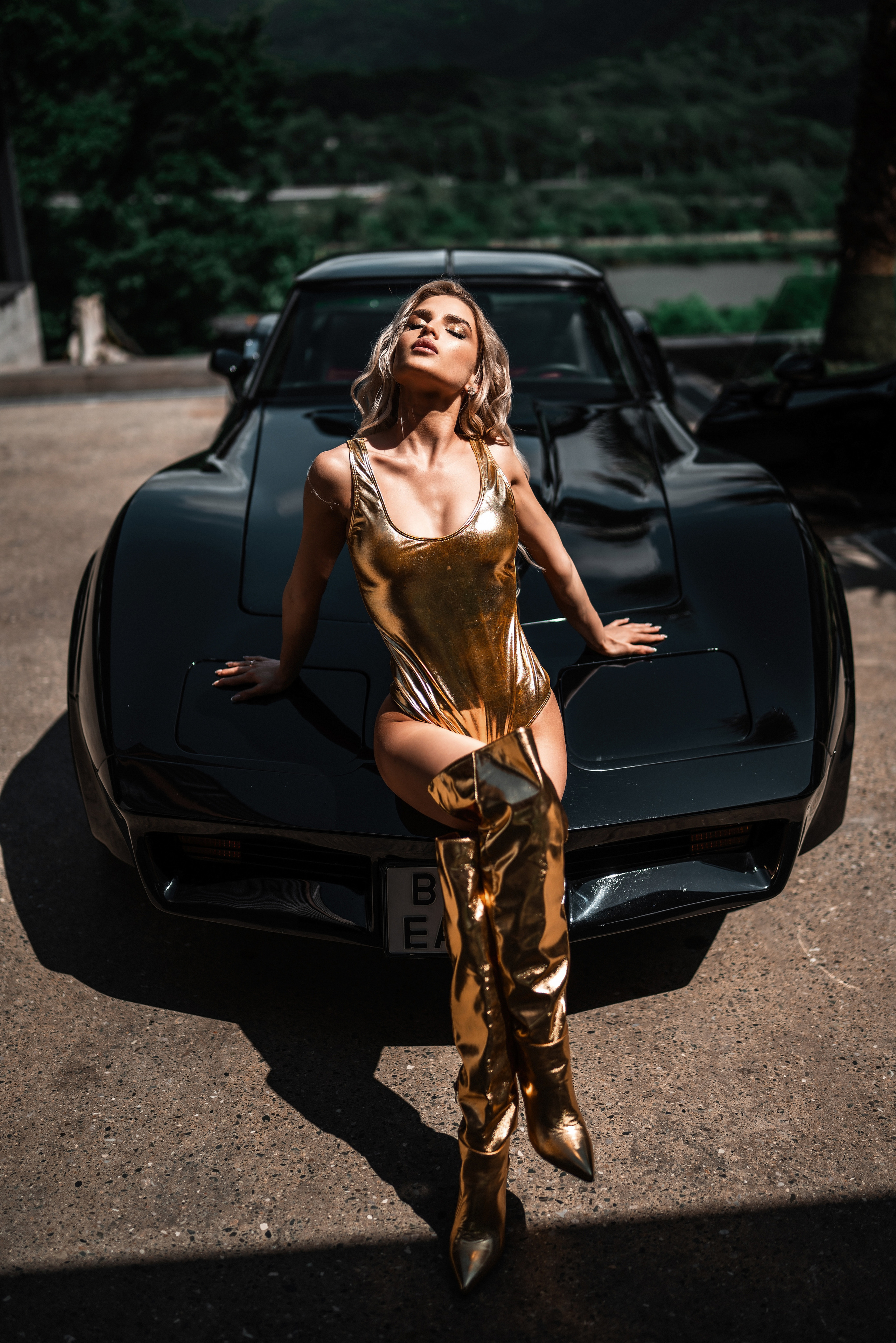 Garage 679 corvette c3 девушка в золоте. Фотограф Сочи