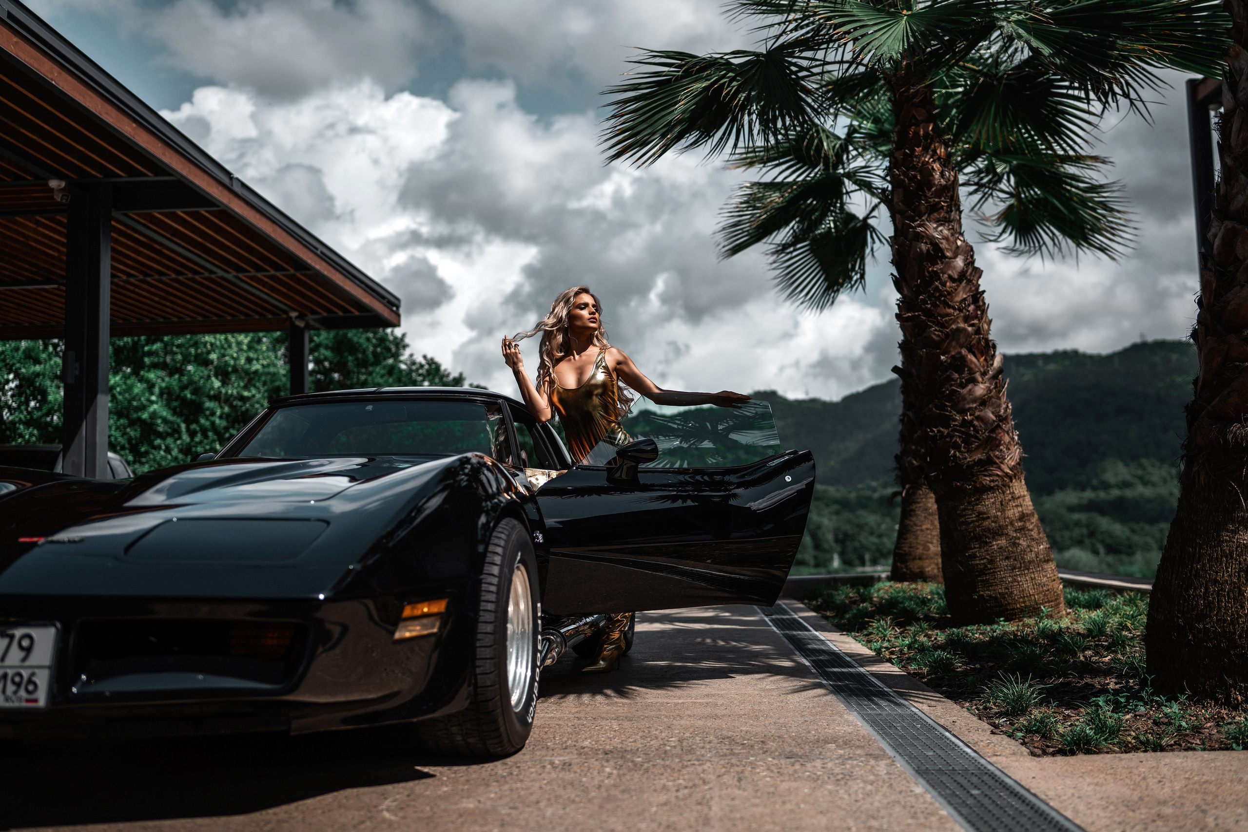Garage 679 corvette c3 девушка в золоте. Фотограф Сочи