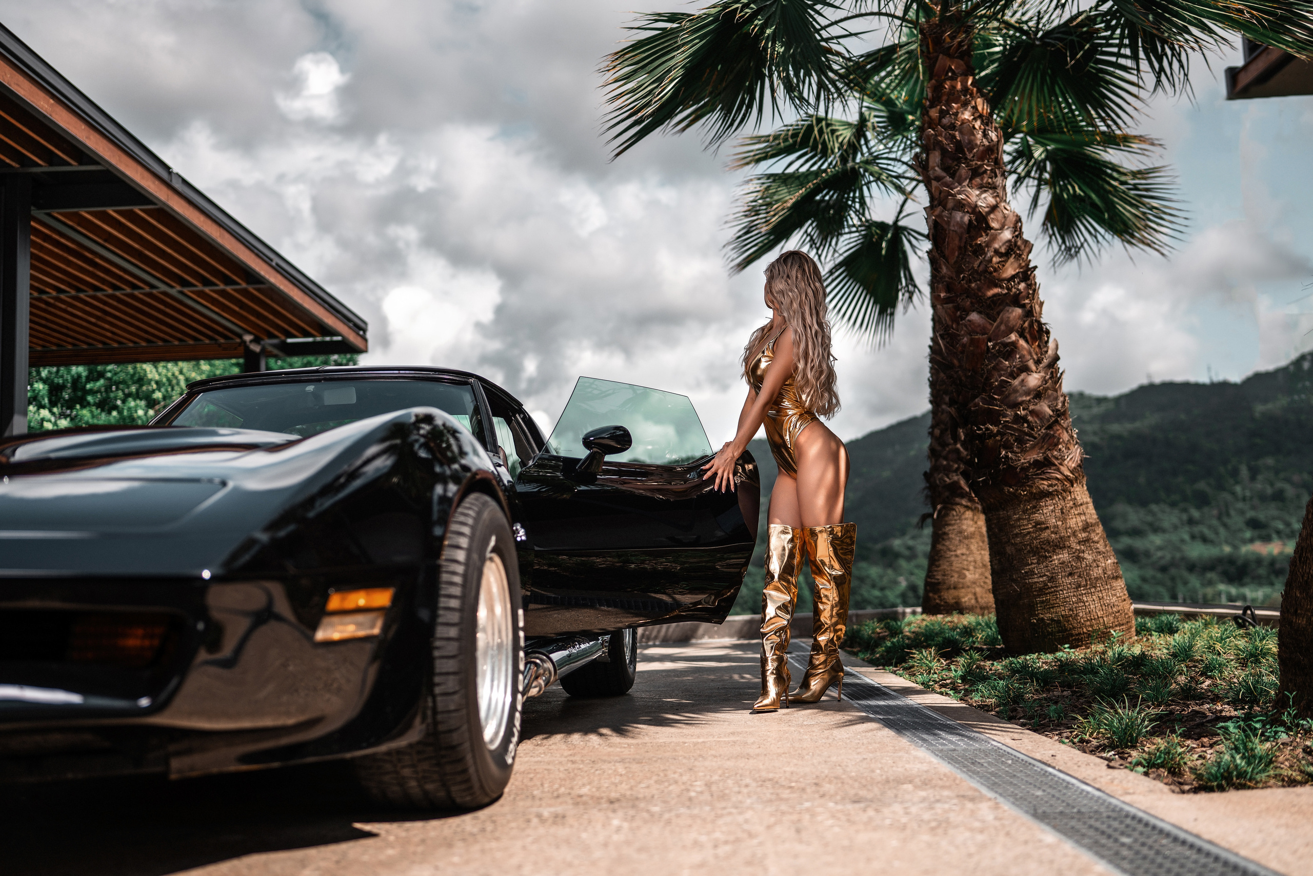 Garage 679 corvette c3 девушка в золоте. Фотограф Сочи