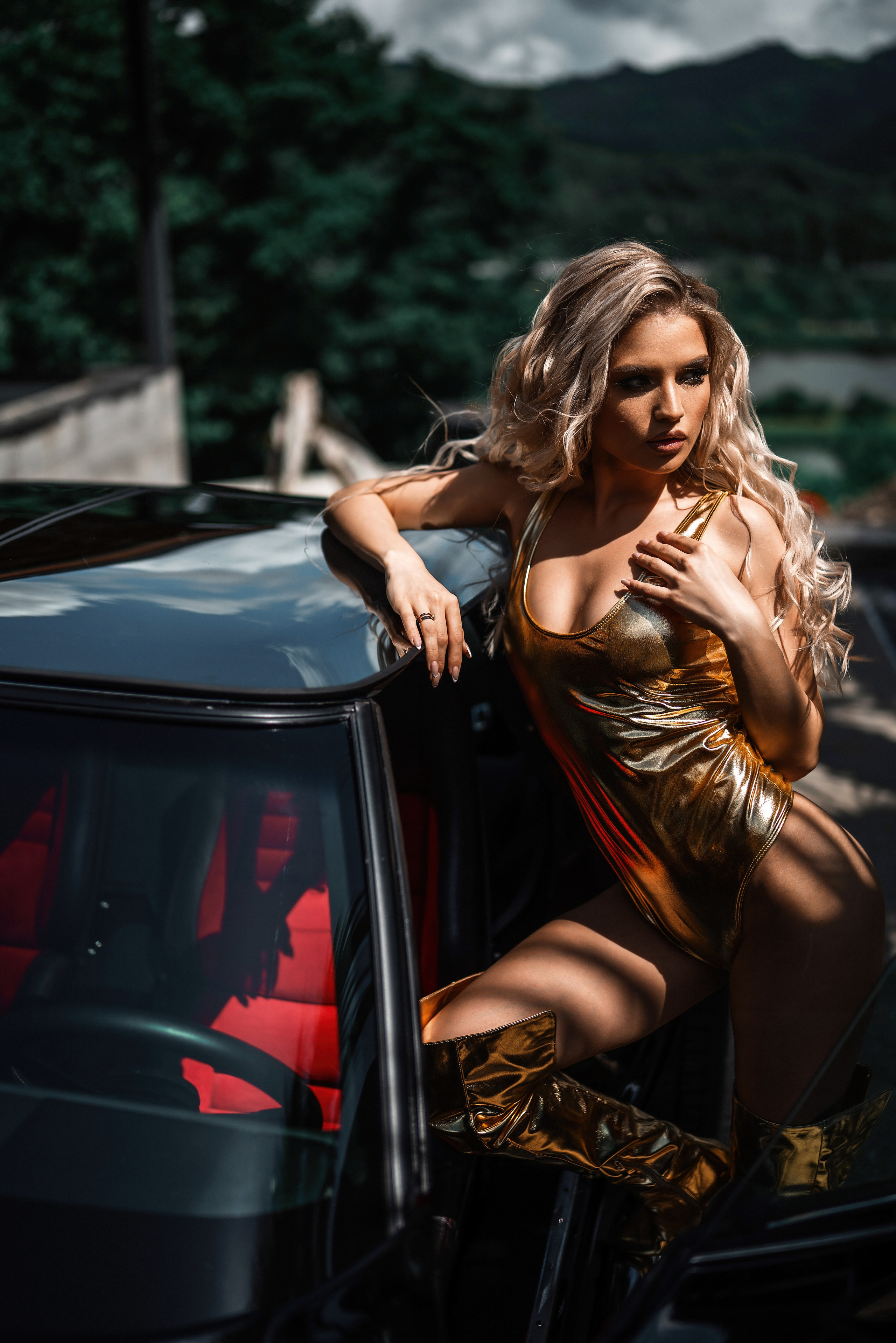 Garage 679 corvette c3 девушка в золоте. Фотограф Сочи