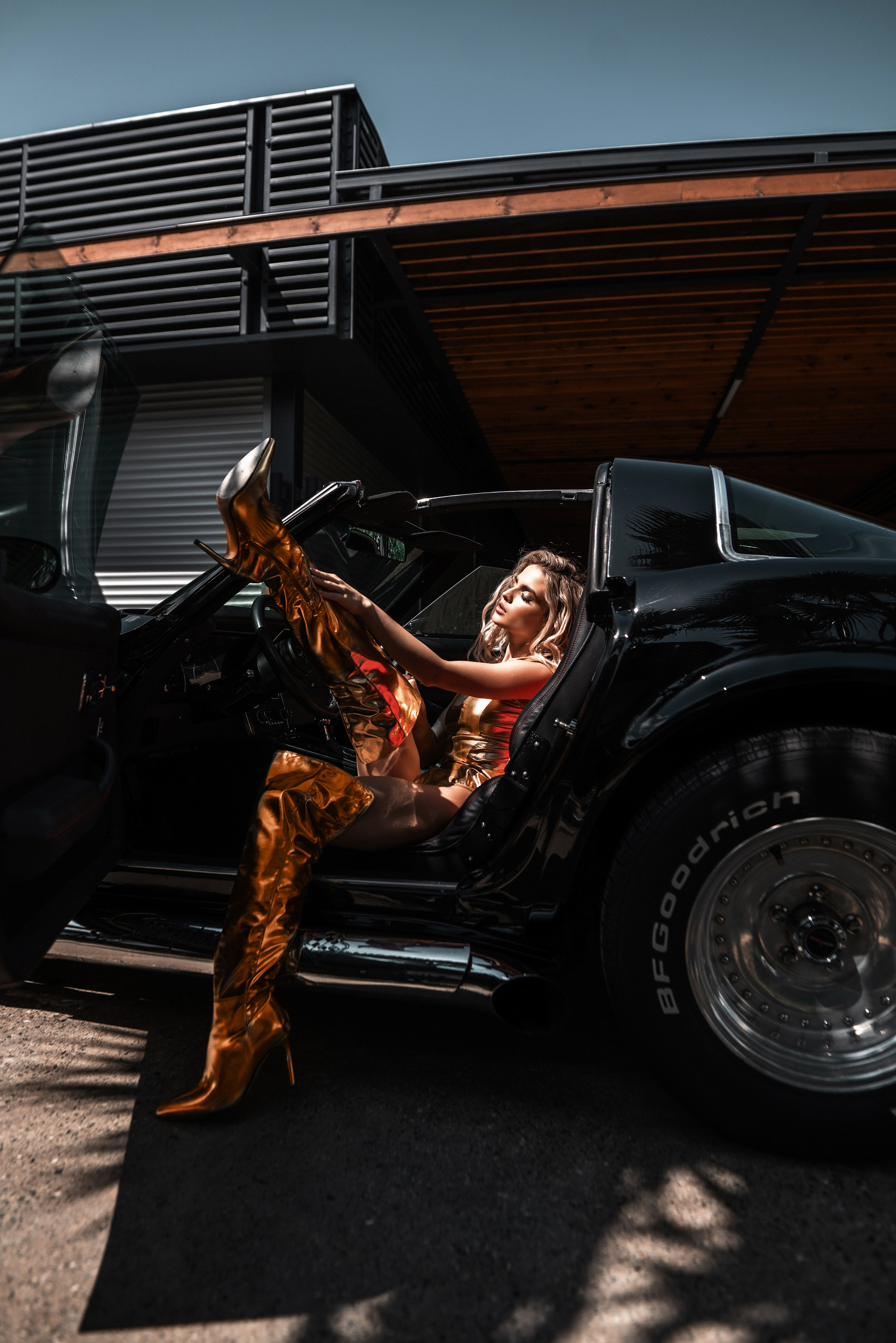 Garage 679 corvette c3 девушка в золоте. Фотограф Сочи