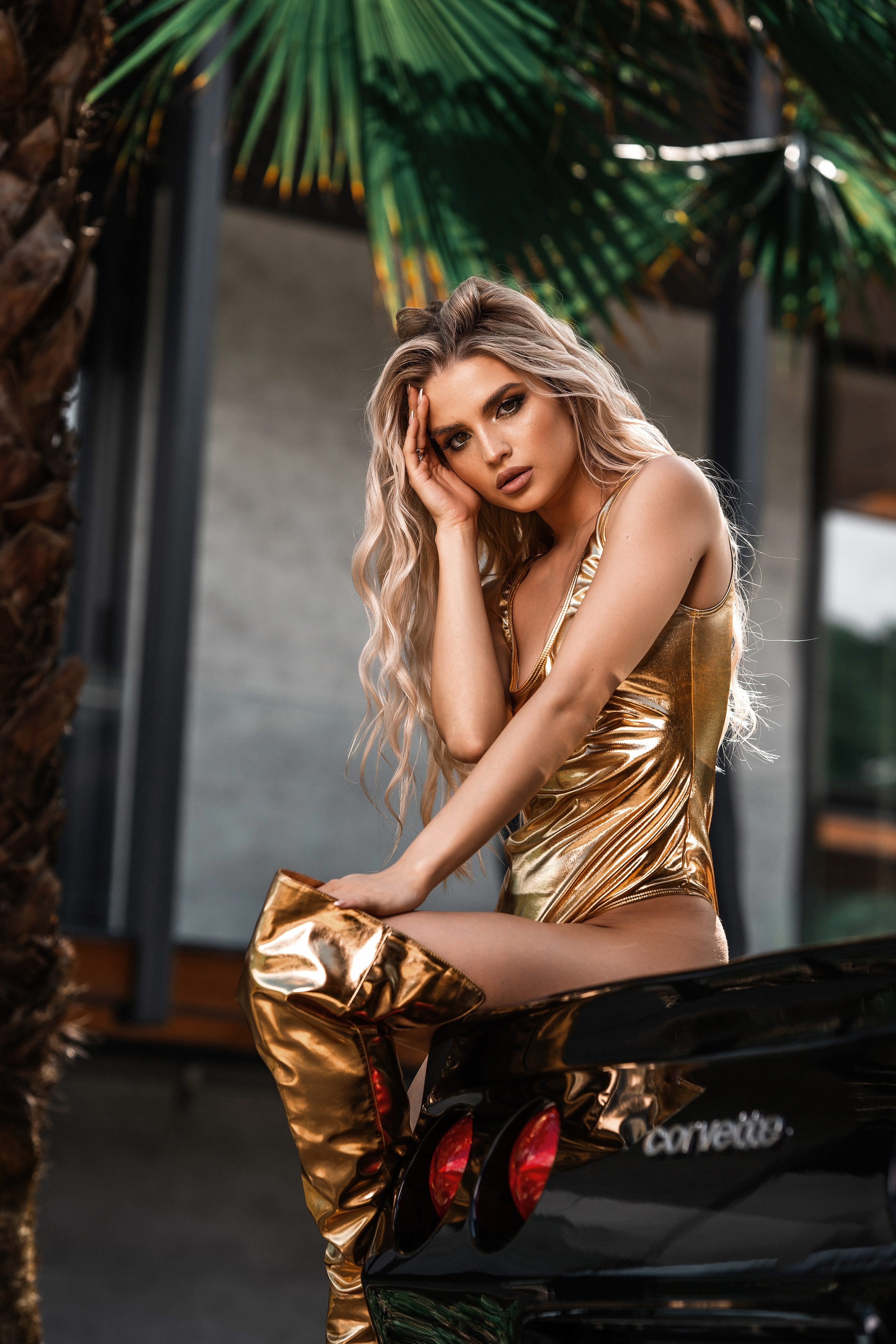 Garage 679 corvette c3 девушка в золоте. Фотограф Сочи