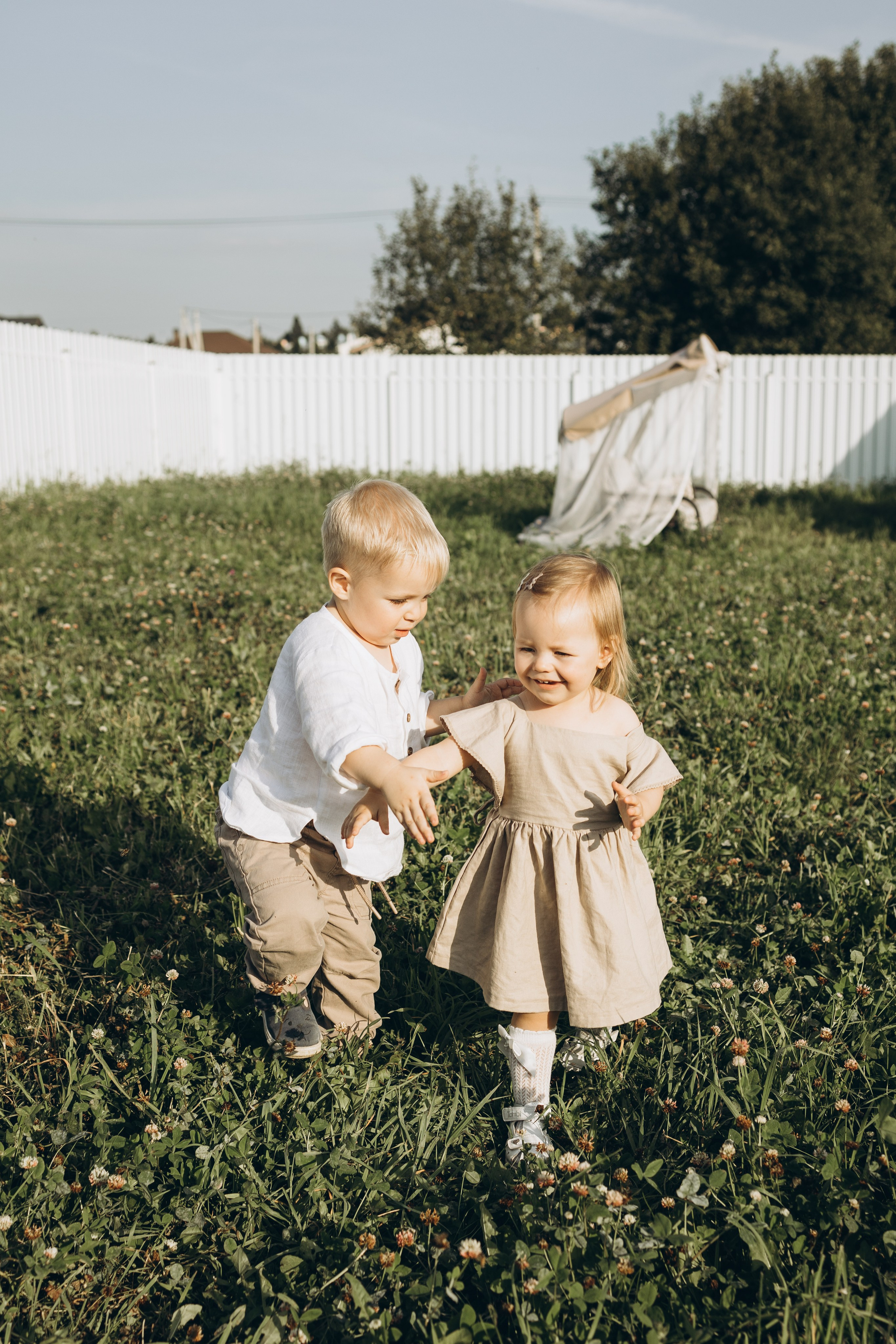 Оля и Мирослава Беседка. Семейный фотограф в Москве Виктория Ястребинская
