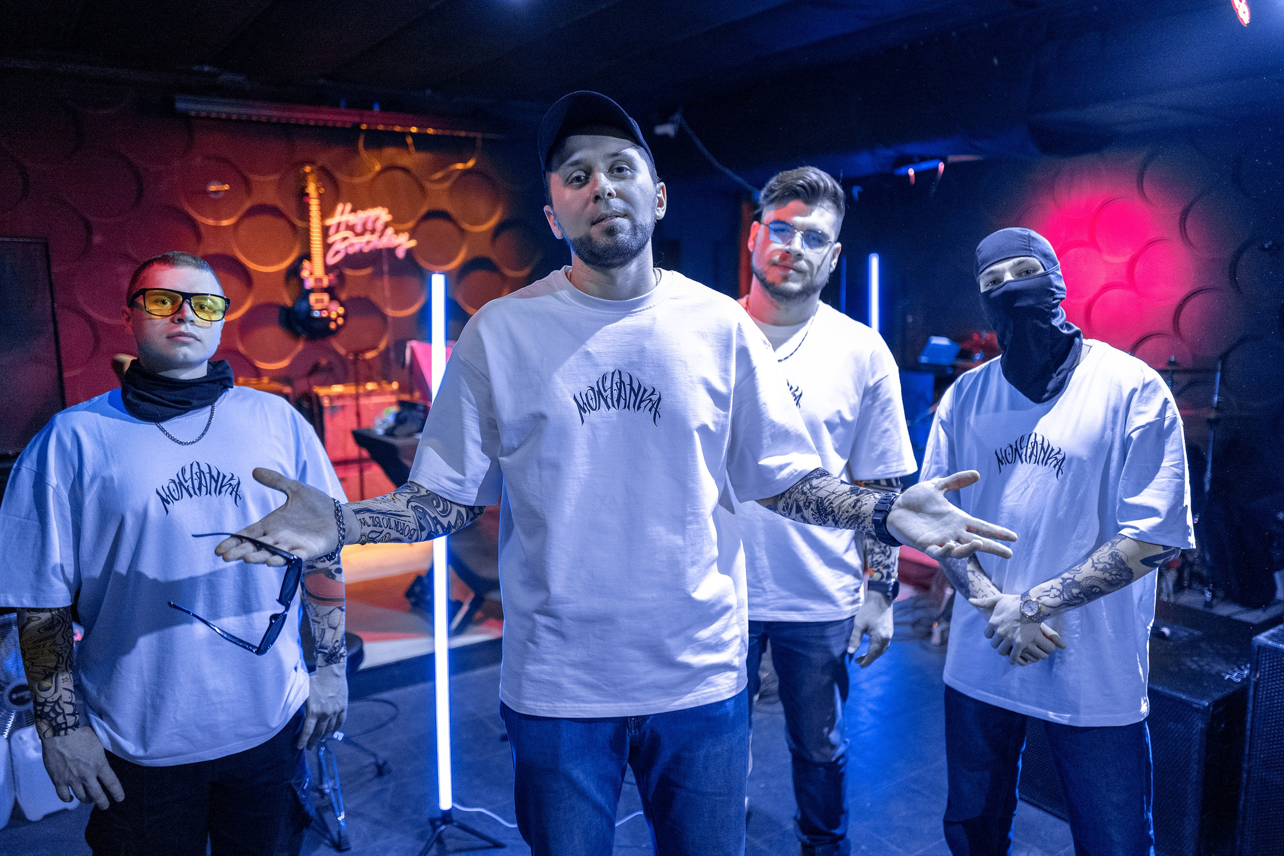 Реклама футболок «Молчанка». Фотограф Тюмень