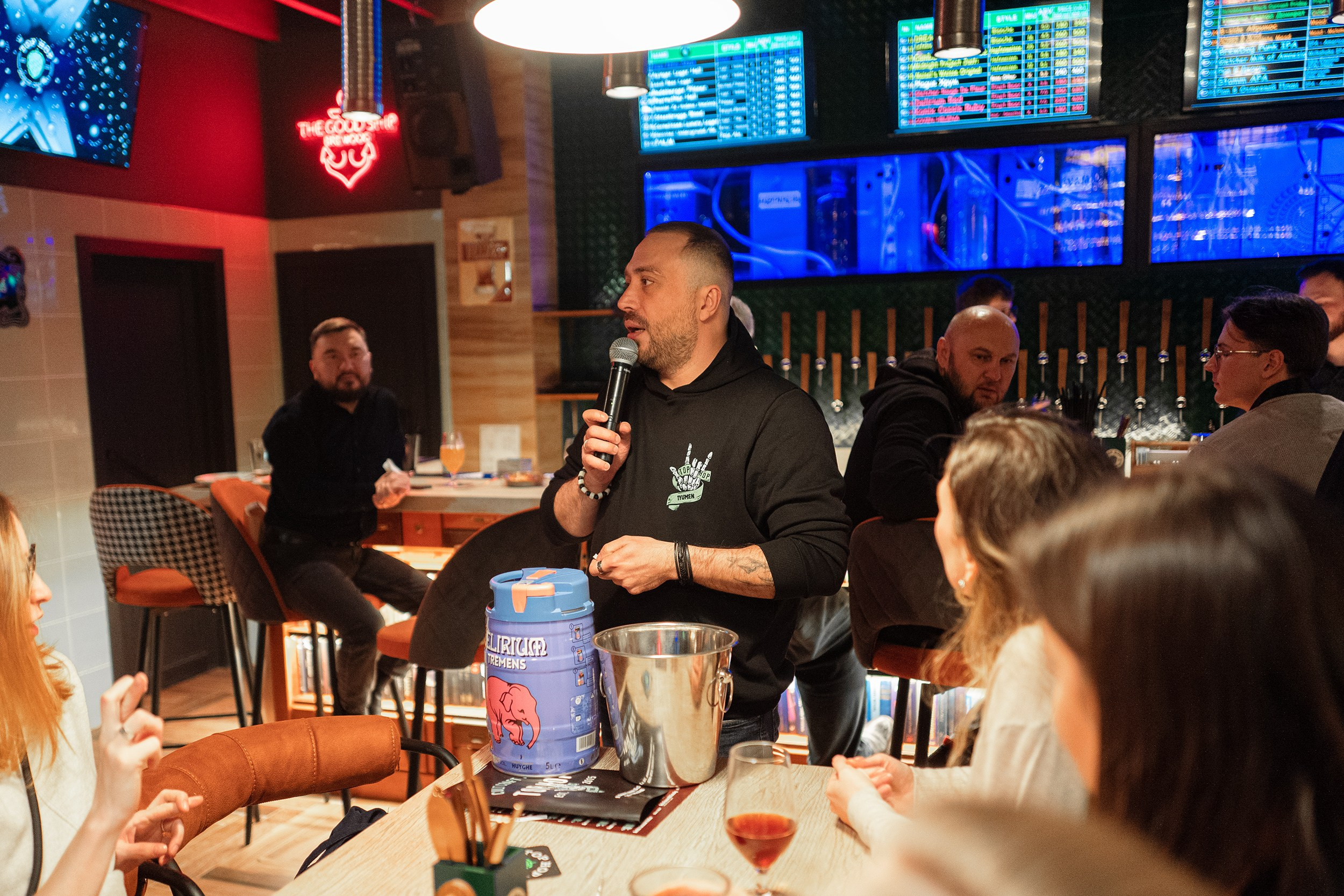 Открытие Бара Top-Hop на улице Фармана Салтанова 06.12.24. Фотограф Тюмень