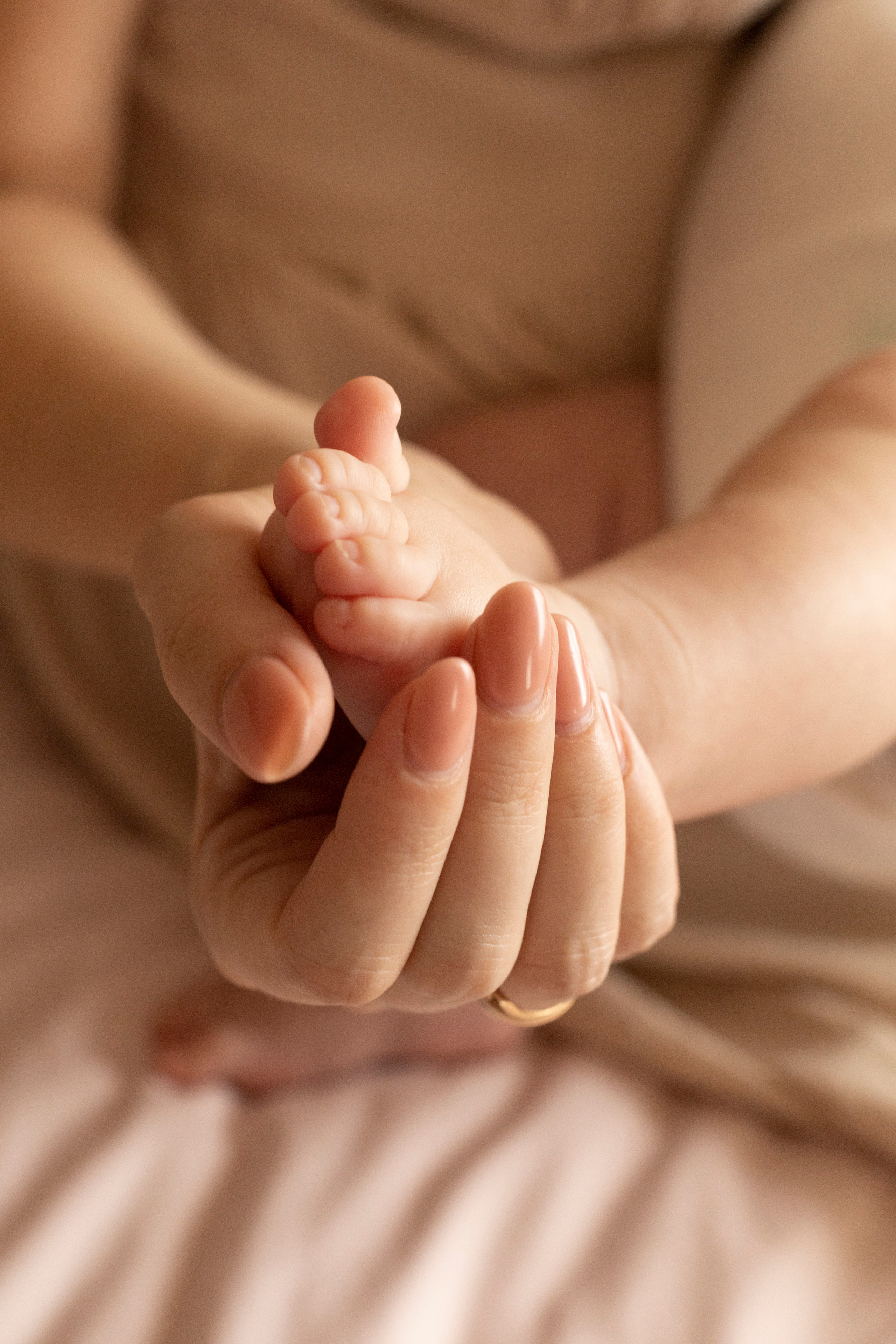 Ньюборн на руках у мамы. Фотограф в Ставрополе Ирина Симакова