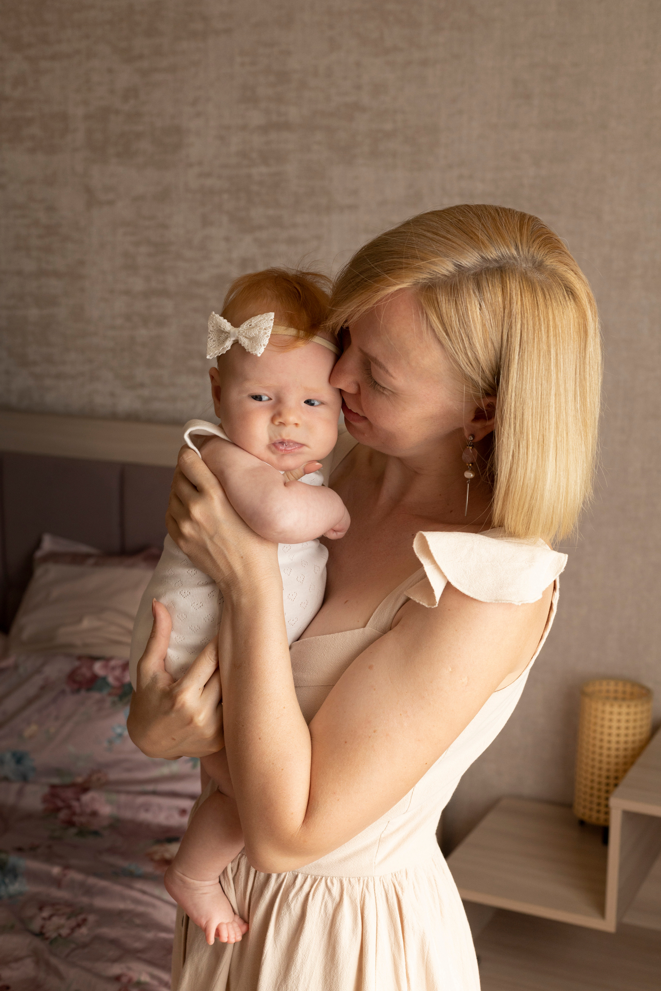 Ньюборн на руках у мамы. Фотограф в Ставрополе Ирина Симакова