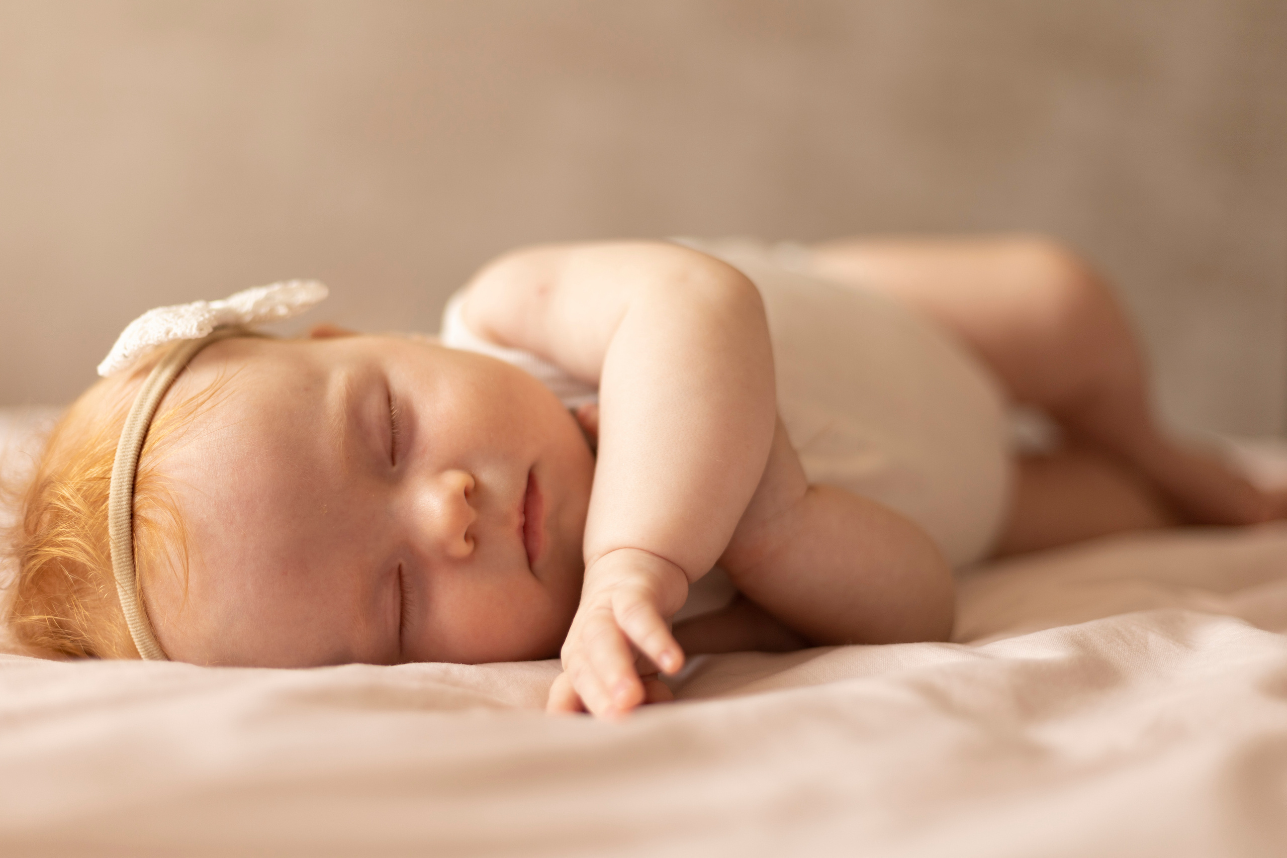 Ньюборн на руках у мамы. Фотограф в Ставрополе Ирина Симакова