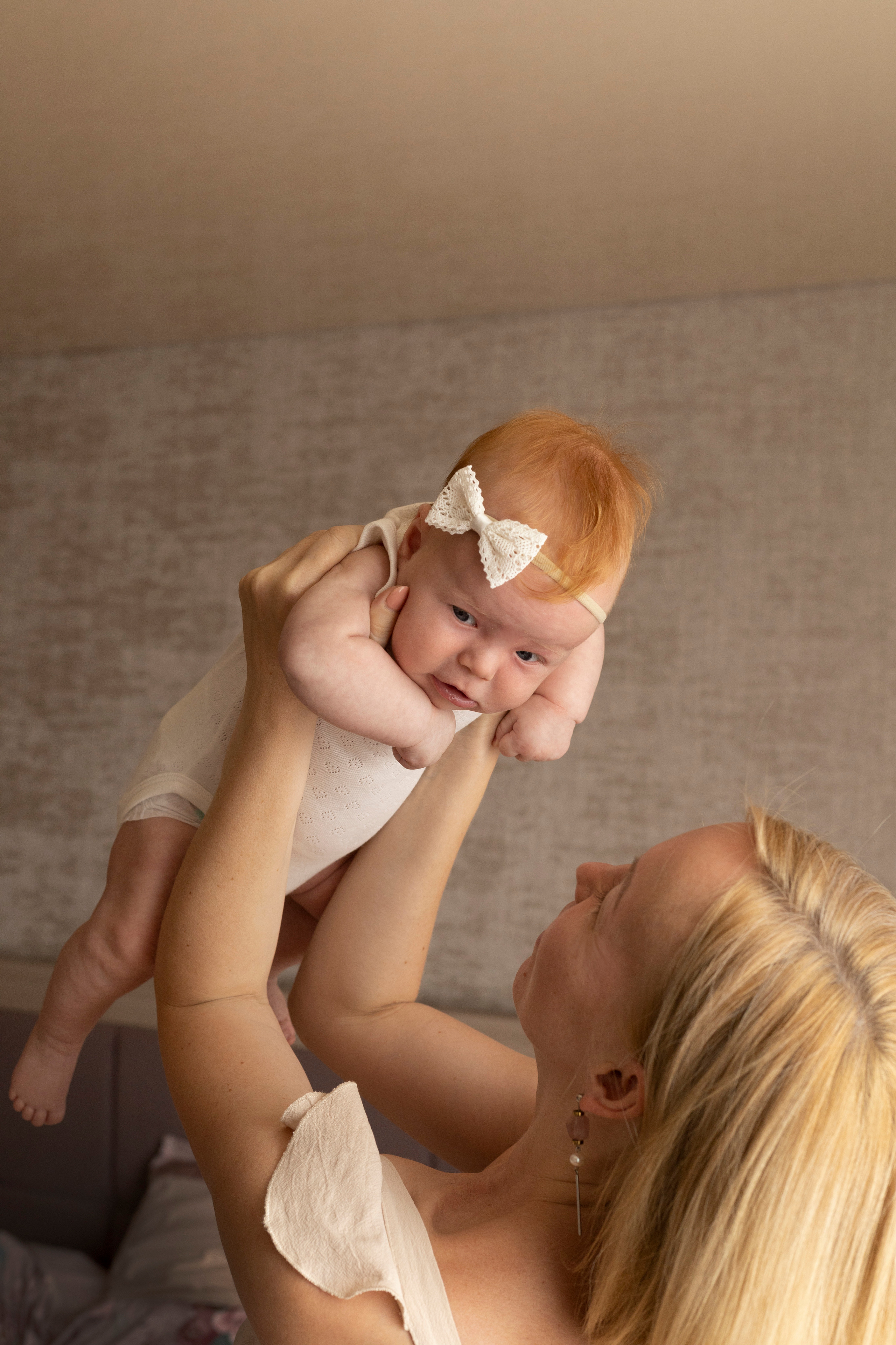 Ньюборн на руках у мамы. Фотограф в Ставрополе Ирина Симакова