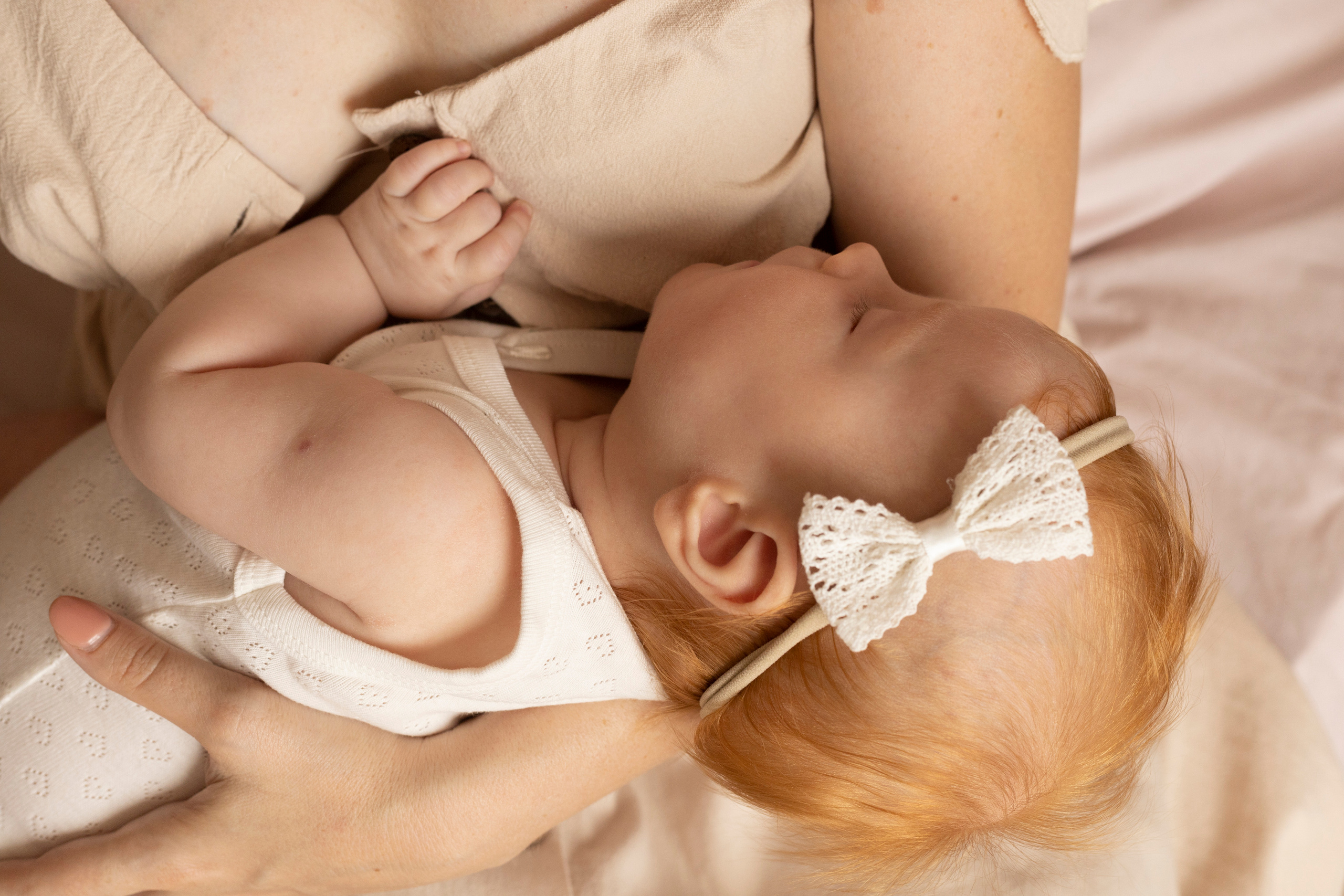 Ньюборн на руках у мамы. Фотограф в Ставрополе Ирина Симакова