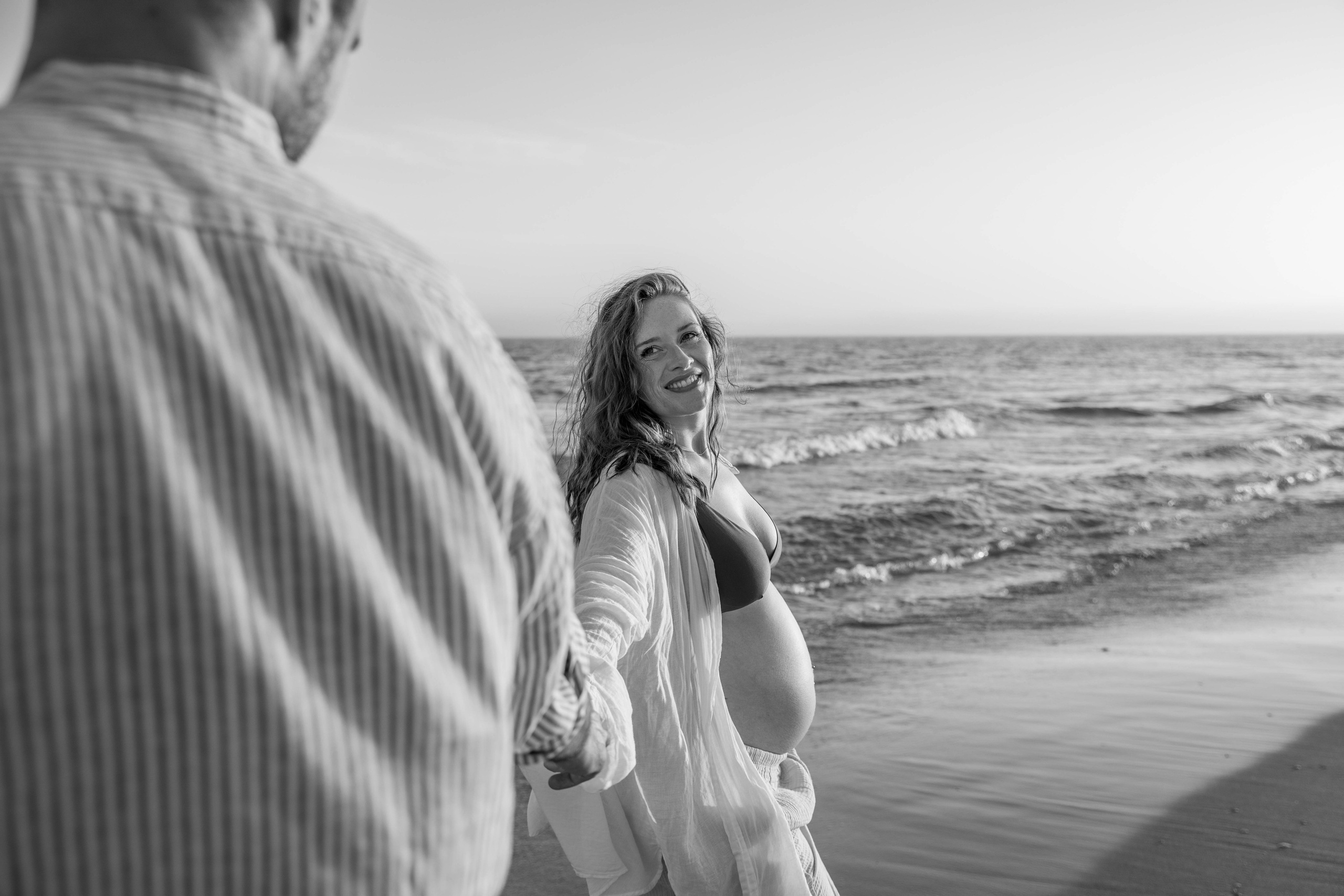 An Ocean of Love and Anticipation. Professional Photographer in Portugal. Oksana Lomnova