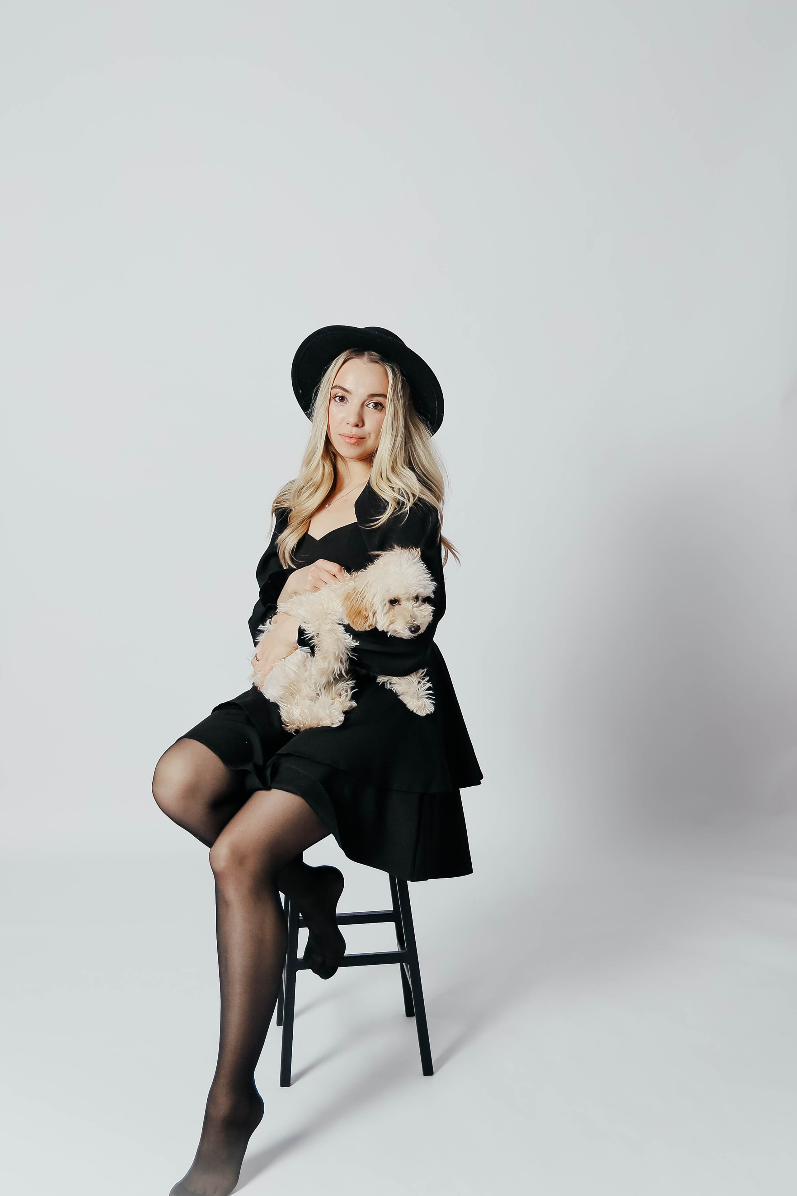 Белый фон цветная. Фотостудия без фотографа в Мозыре «Селфи»