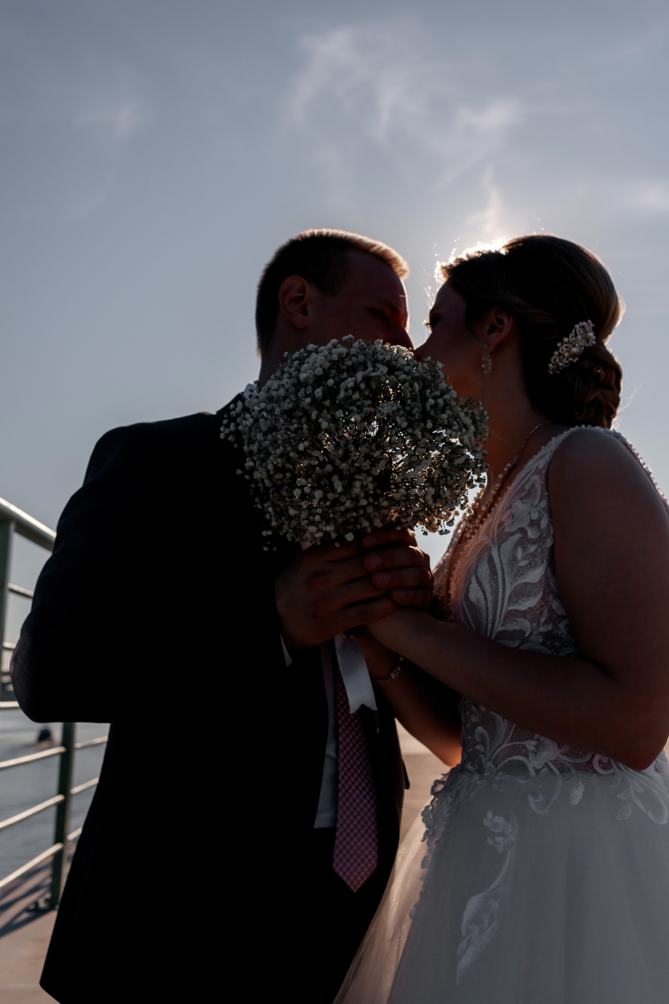 Свадебная прогулка двоих на Стрелке и в автозаводском Парке. И в фотостудии СОЛЬ в Автозаводском районе. Свадебный фотограф и фотограф Love-Store в Нижнем Новгороде Анастасия