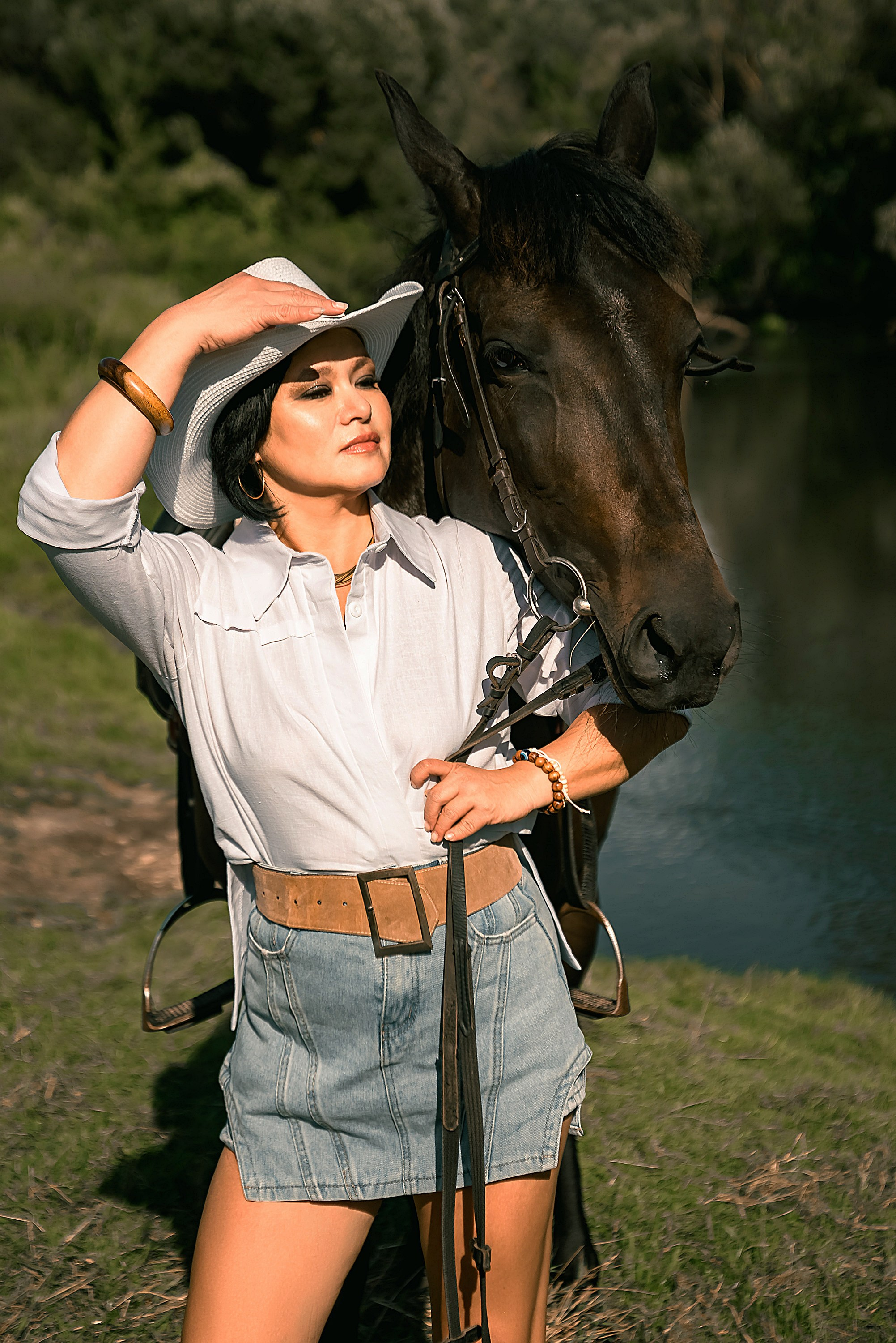 Красивые фотографии девушки на лошади.