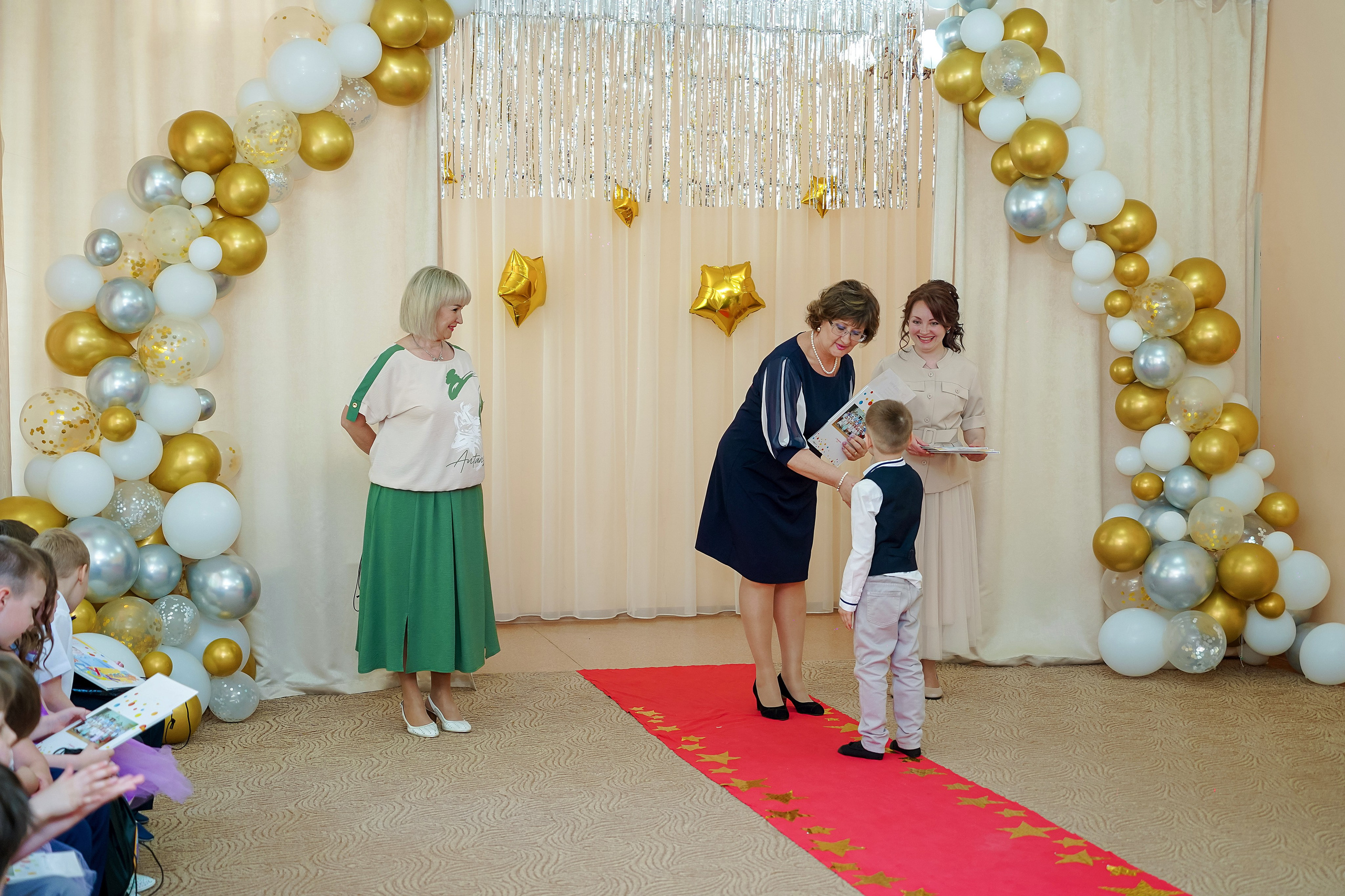 Фотосъемка видеосъёмка фотограф видеооператор новогодних утренников  в. Фотограф, видеооператор Нина Коршунова