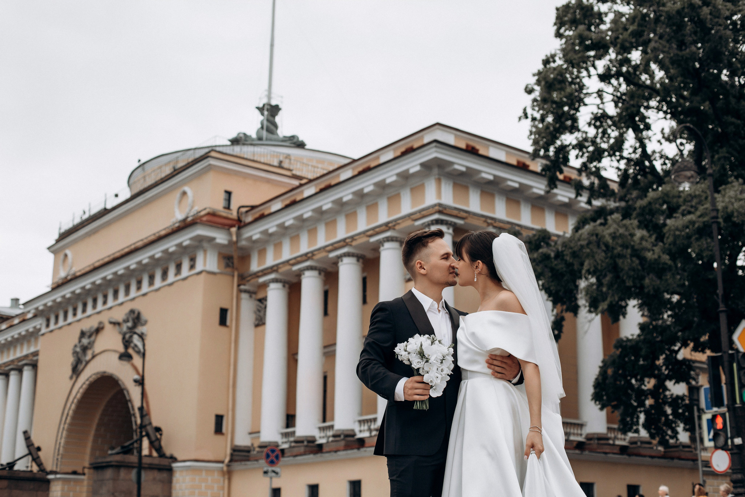 Свадьба на катере. Свадебный фотограф в Санкт-Петербурге Вика Стукачева