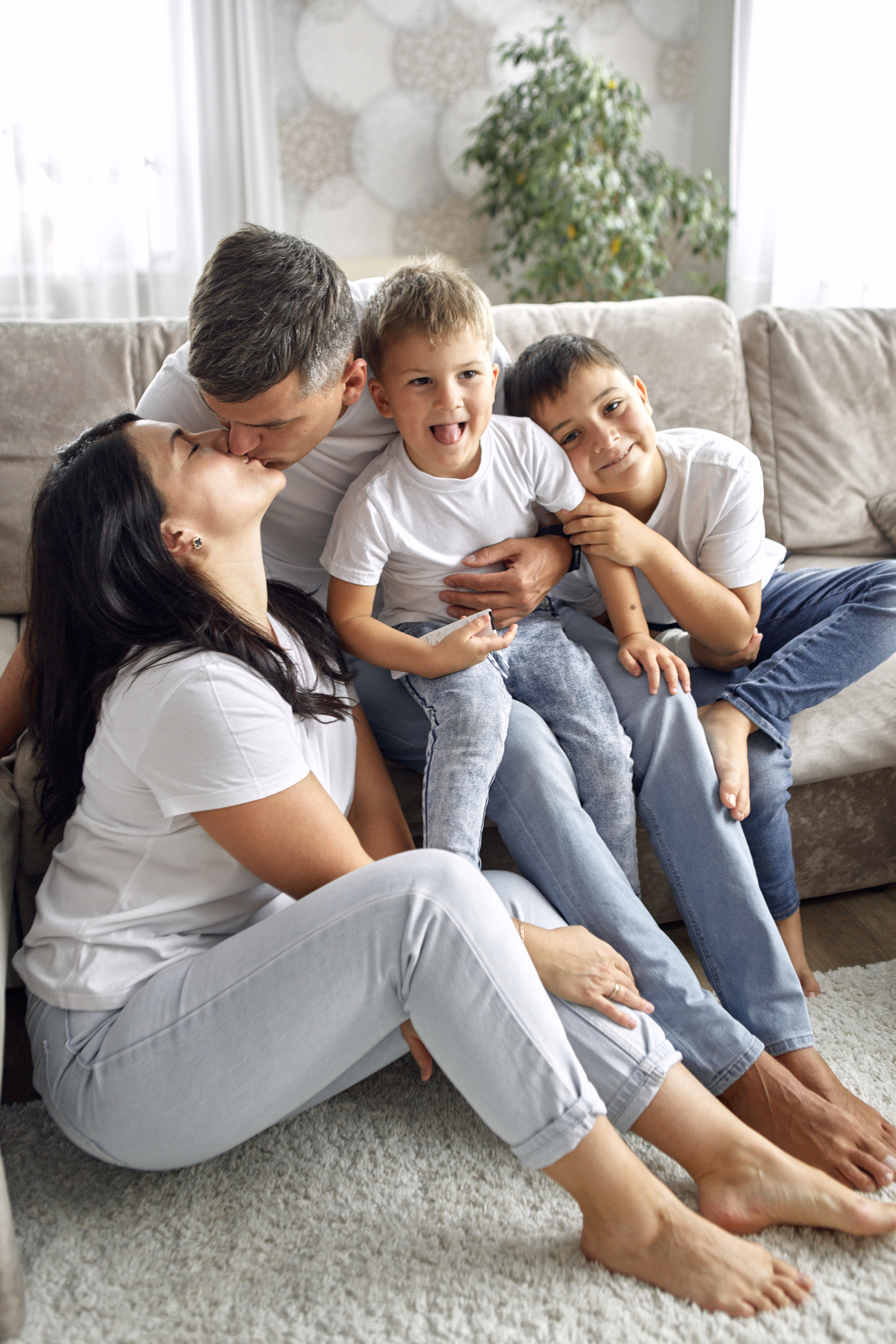 Семейная съёмка в интерьере. Фотограф Челябинск — Кирилл Устюжанин