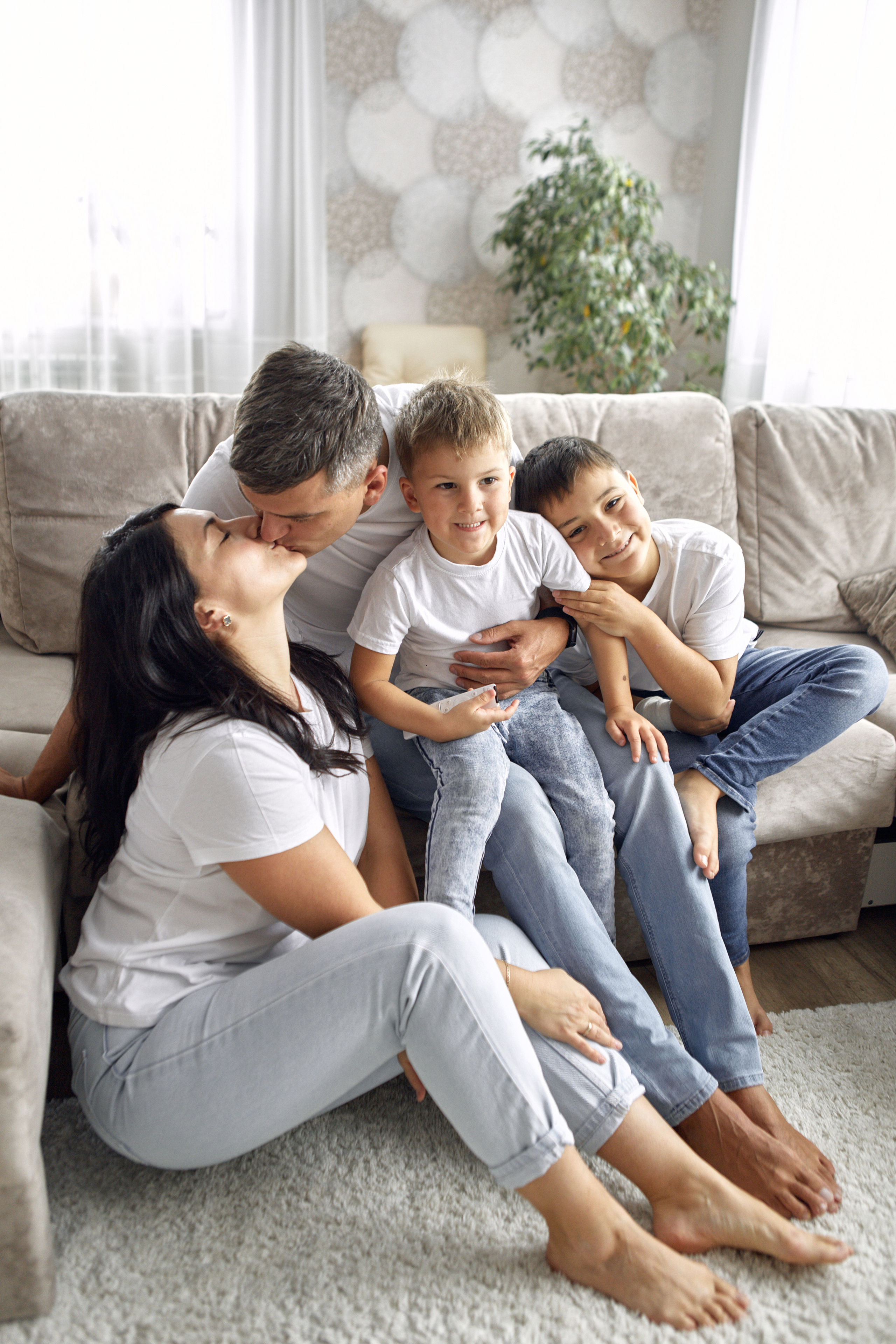 Семейная съемка в интерьере. Дима и Лена. Фотограф Челябинск — Кирилл Устюжанин