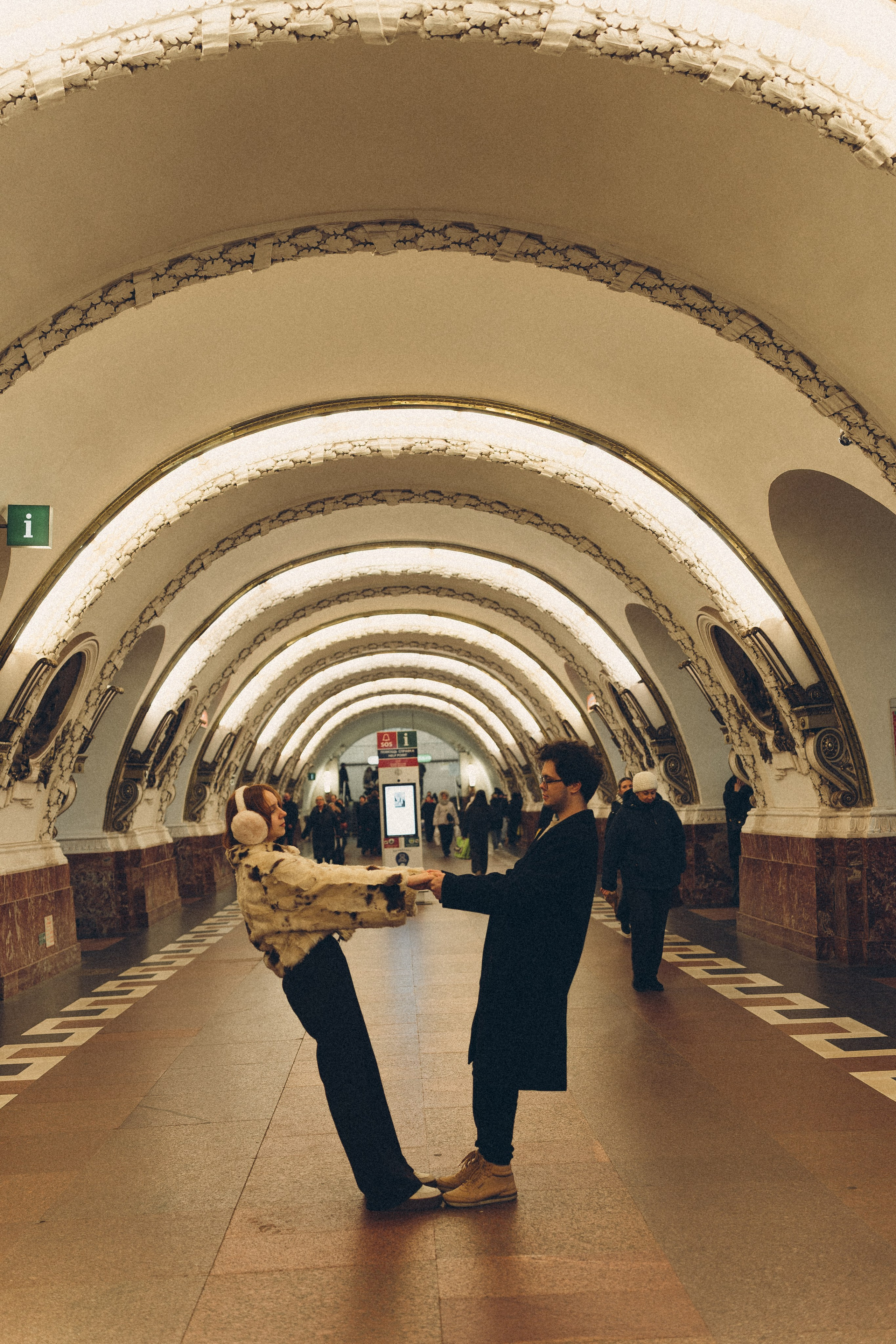 НОВОГОДНЯЯ ФОТОСЕСИИЯ ПАРЫ В МЕТРО ЛЮБОВЬ. Профессиональный фотограф, Санкт-Петербург — Виктория Богомолова