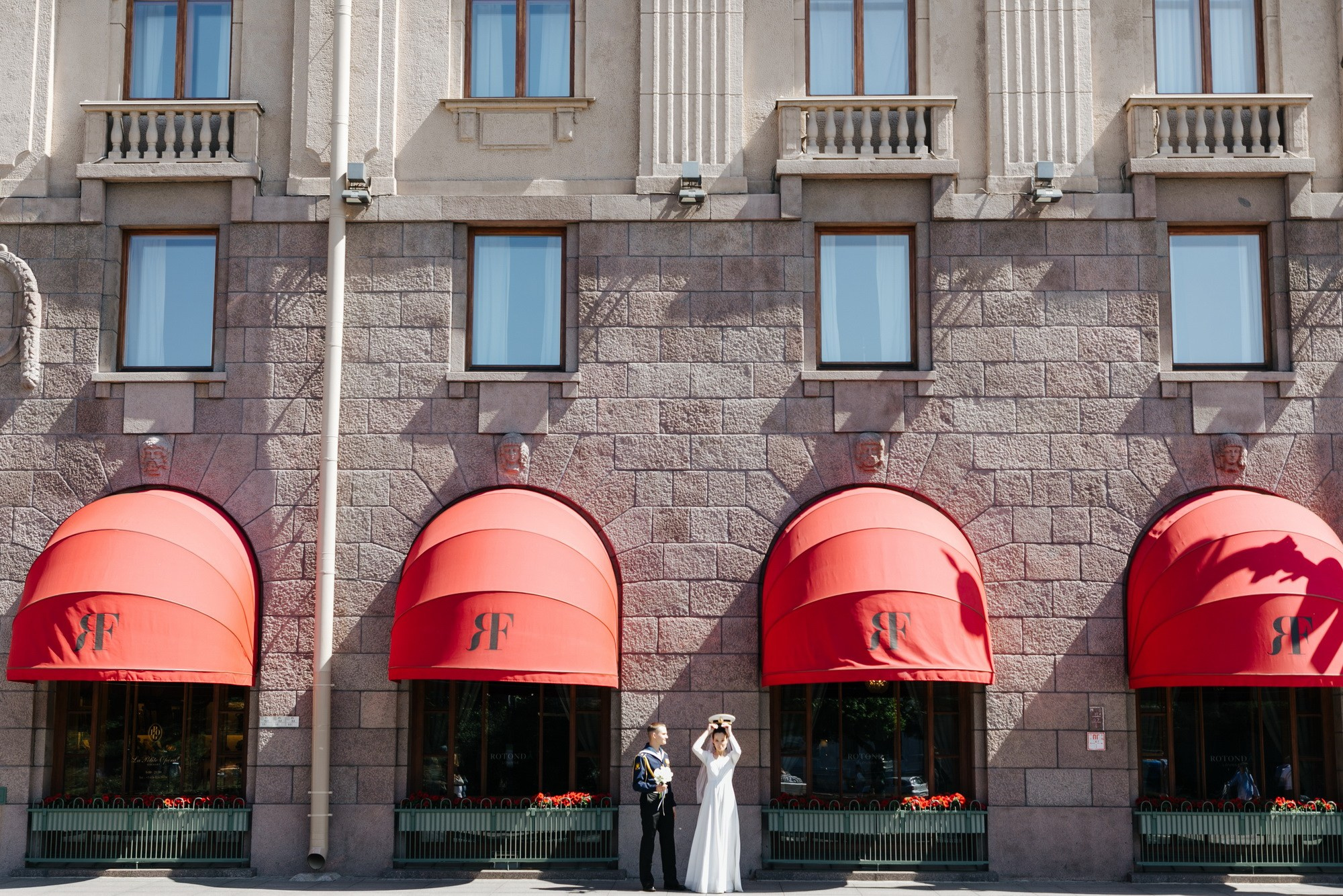 фотограф на свадьбу в спб, дворец бракосочетания в спб, подать документы для регистрации брака, загс петербурга петергоф, свадебный фотограф в спб, букет для невесты купить, костюм на свадьбу выбрать где спб, аренда машины на свадьбу