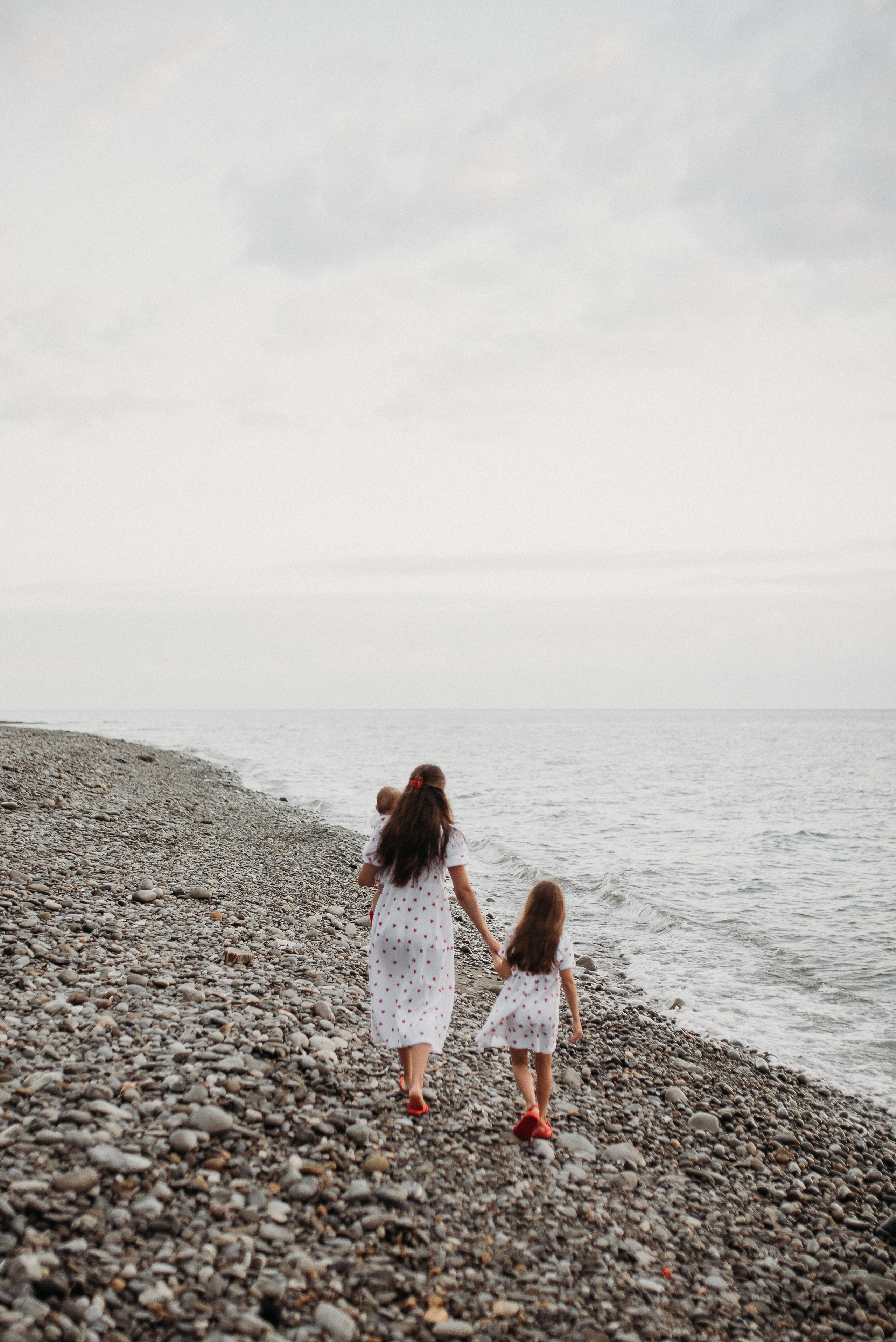 Семейная морская фотосессия на берегу Сочи. Фотограф в Сочи — Маргарита Поганова