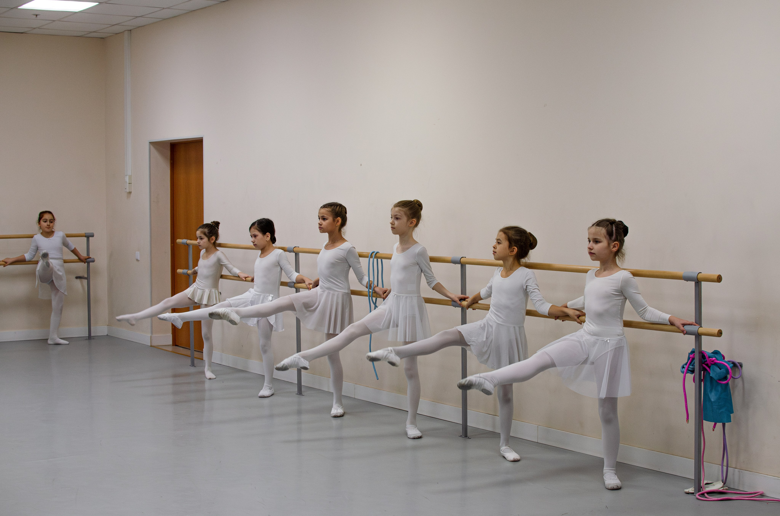 Хореографический коллектив «Русская тройка». Открытый урок младшей группы. Портретный и репортажный фотограф в Санкт-Петербурге Варвара Жукова