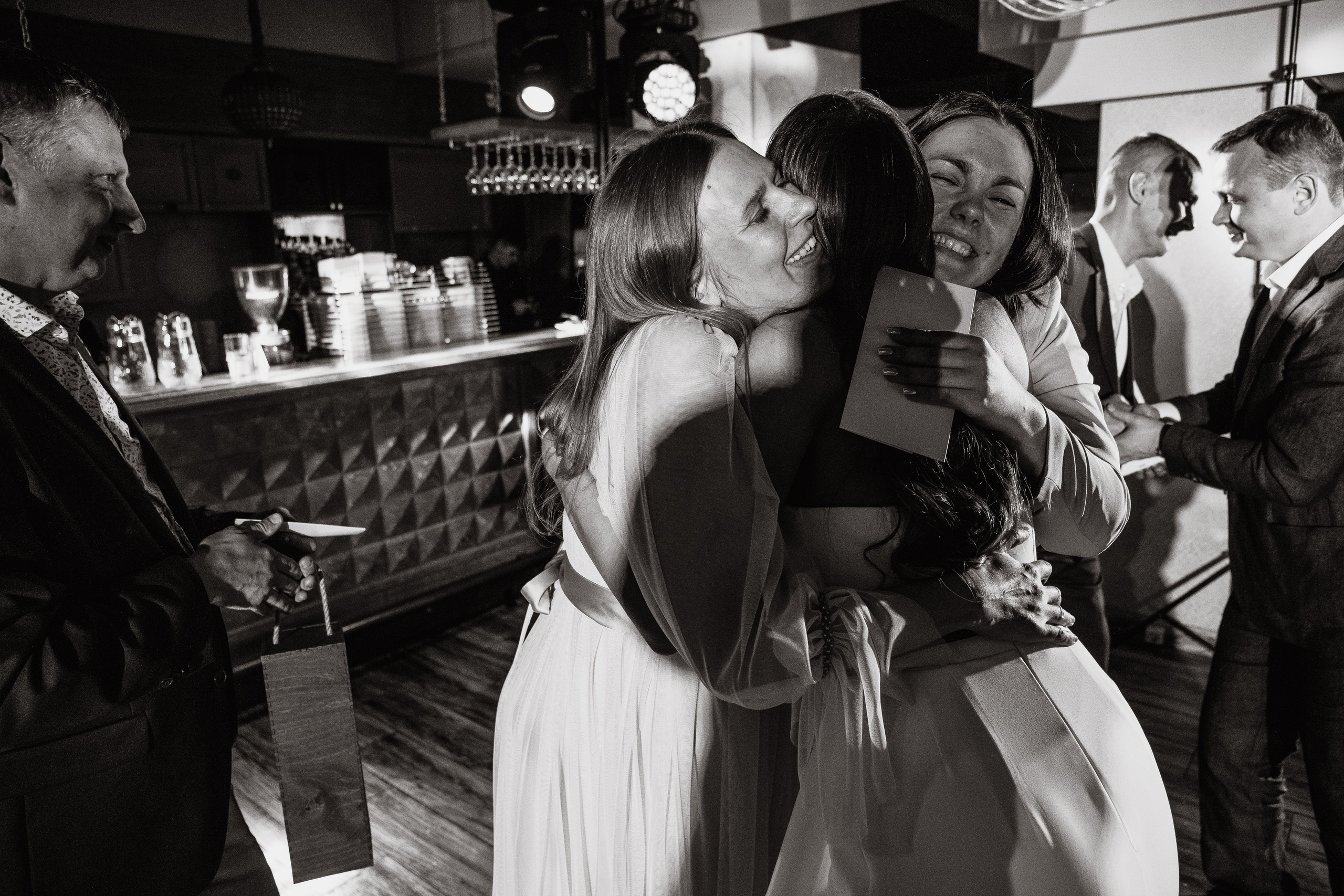 Свадебная фотосессия красивый банкет. Свадебный фотограф в Екатеринбурге Илья Корсаков