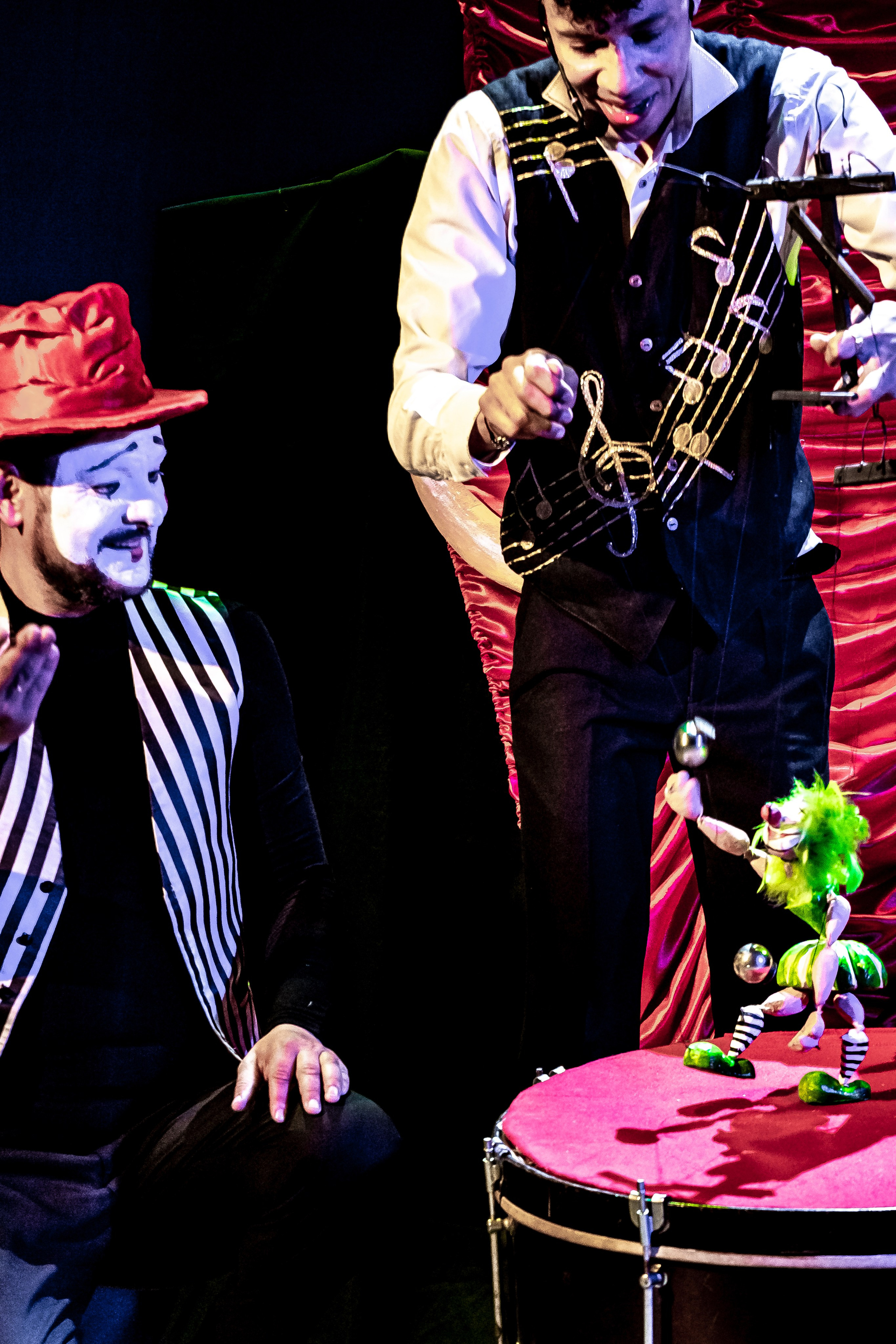 Цирк из Саквояжа спектакль театра САКВОЯЖ. Фотограф в Сочи Юрий Шептаев