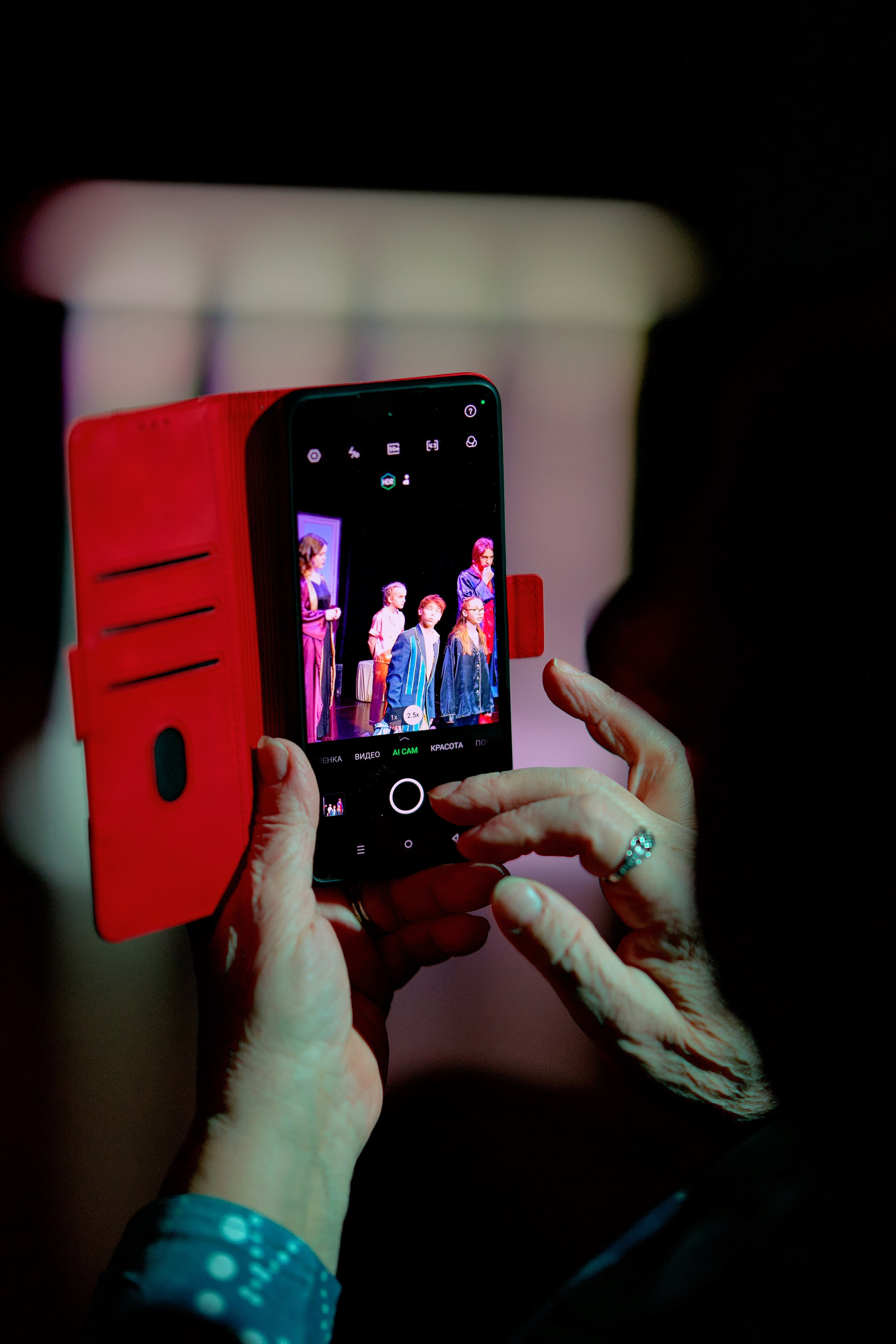 В шкафу с призраками. Фотограф Денис Болдинов. Москва