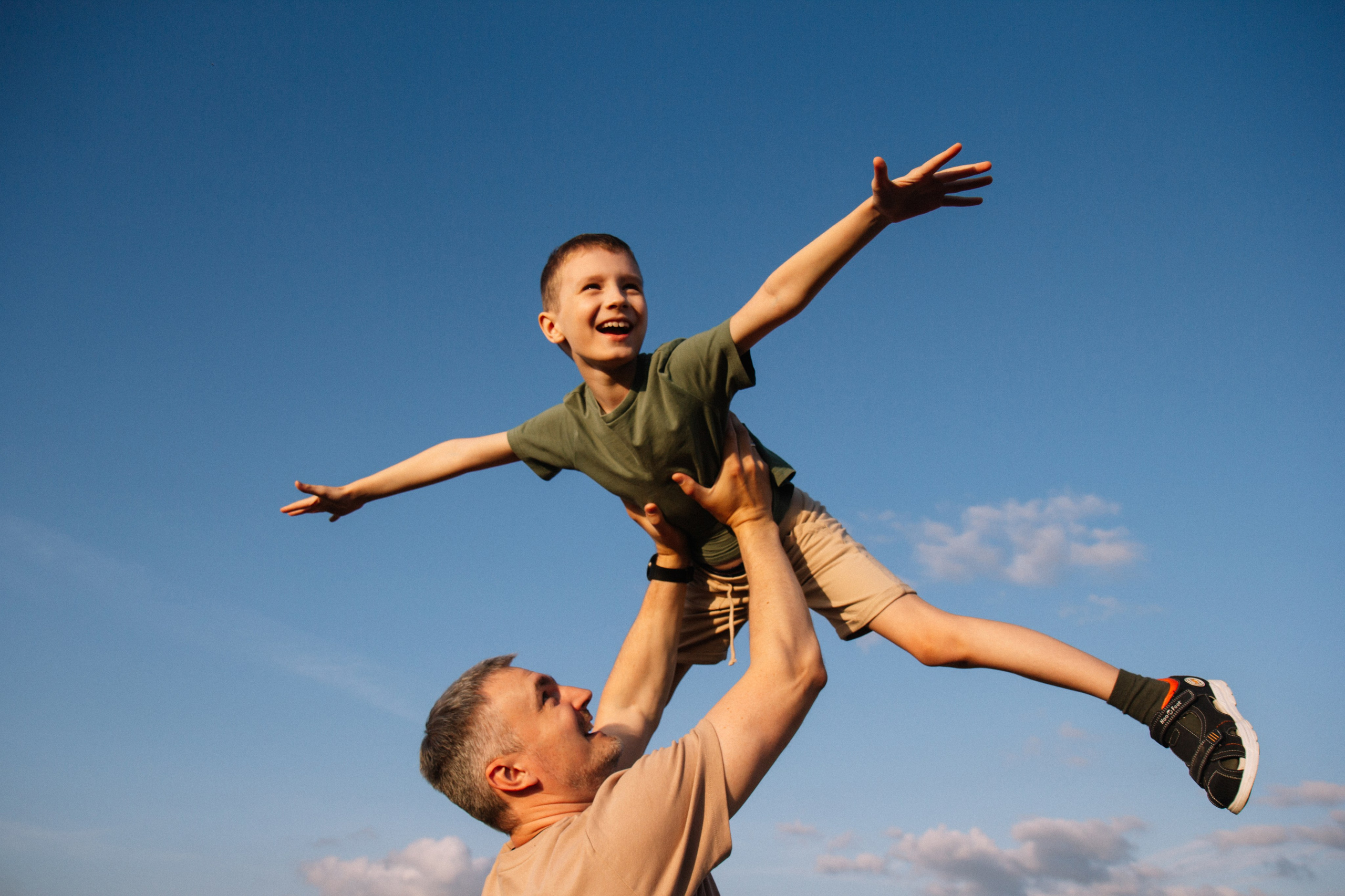 Семейная фотосессия на закате в полях. Семейный фотограф в Томске Максимова Екатерина
