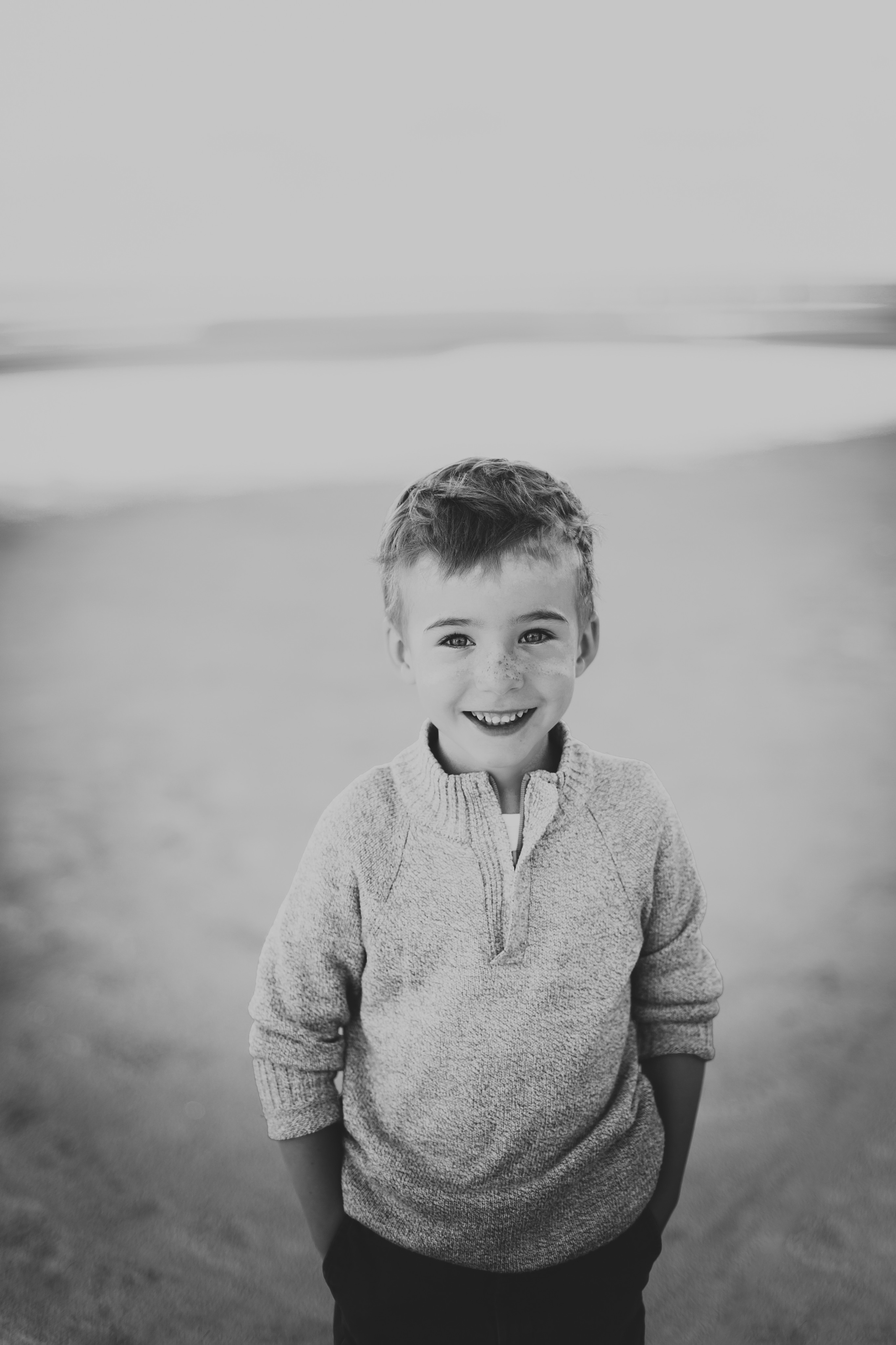 Фотосессия маленького мальчика на Финском заливе в сентябре. Детский, свадебный и семейный фотограф Юлия Курбатова, Санкт-Петербург