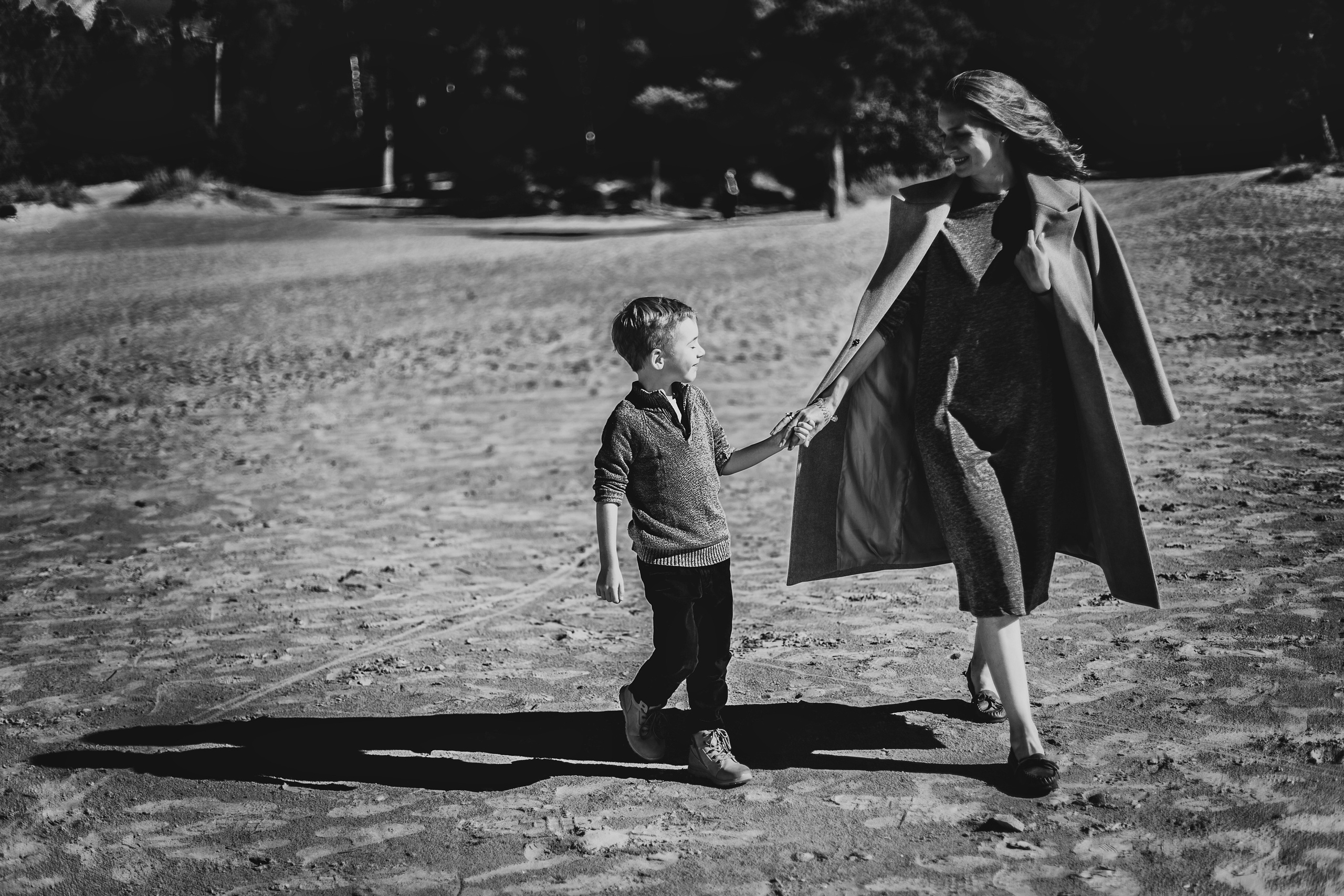 Фотосессия маленького мальчика на Финском заливе в сентябре. Детский, свадебный и семейный фотограф Юлия Курбатова, Санкт-Петербург