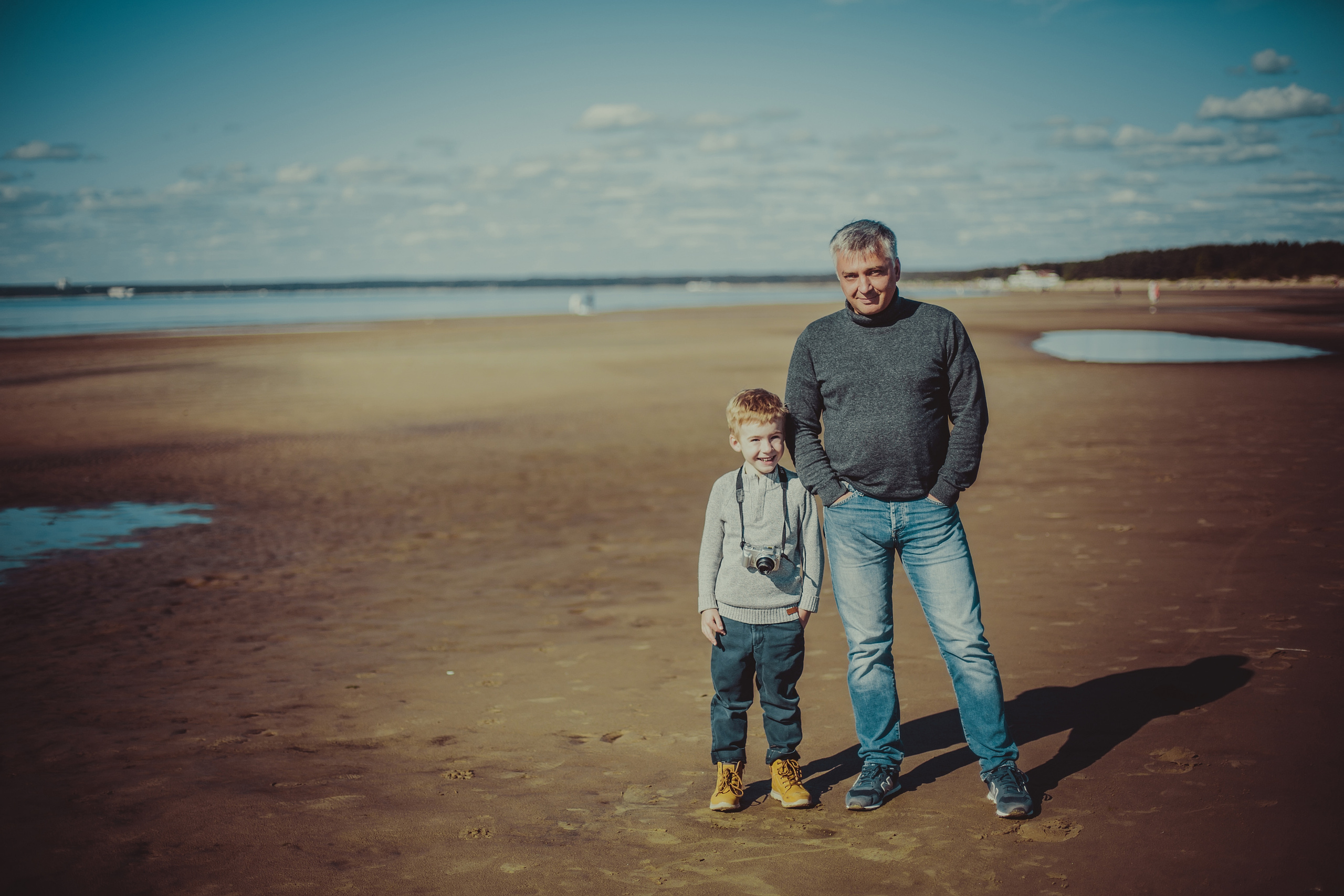 Фотосессия маленького мальчика на Финском заливе в сентябре. Детский, свадебный и семейный фотограф Юлия Курбатова, Санкт-Петербург