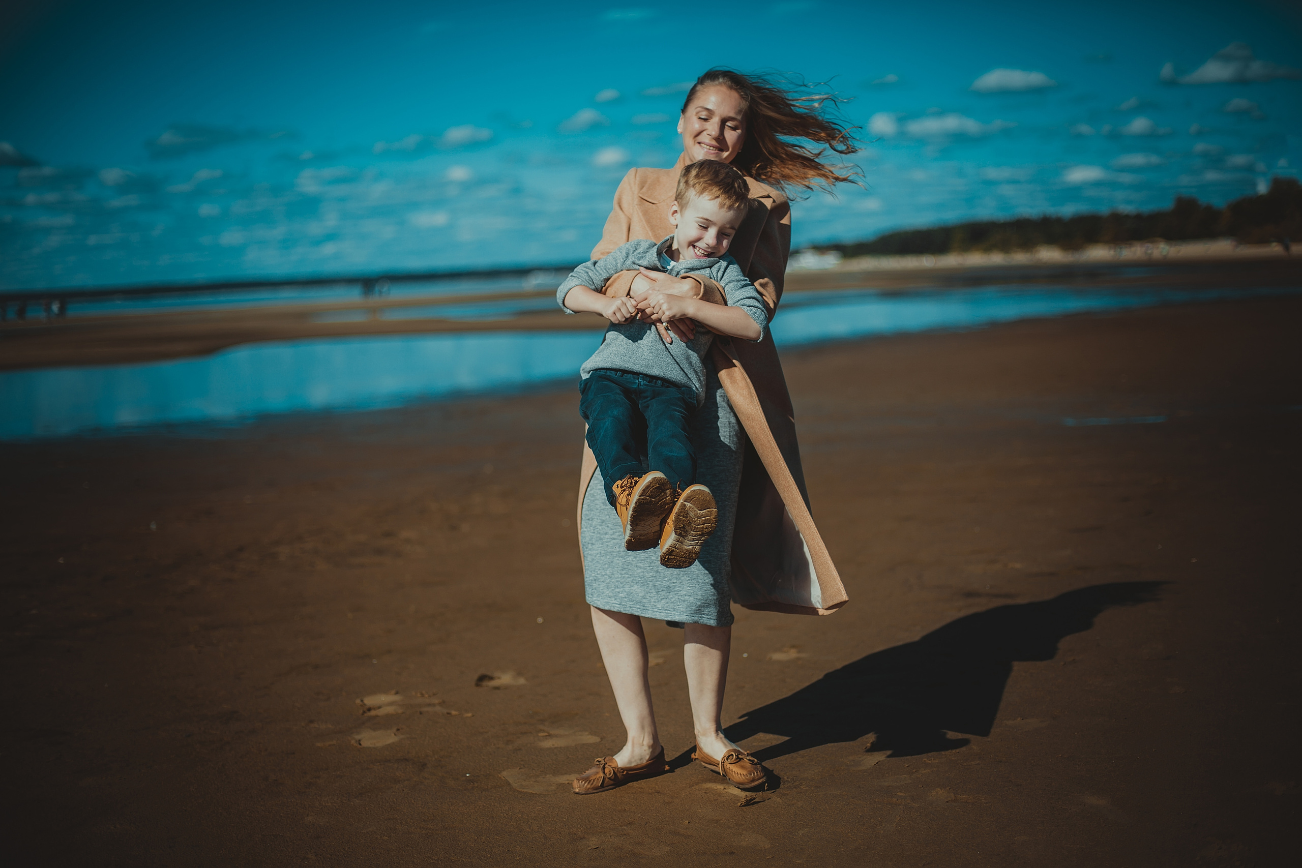 Фотосессия маленького мальчика на Финском заливе в сентябре. Детский, свадебный и семейный фотограф Юлия Курбатова, Санкт-Петербург