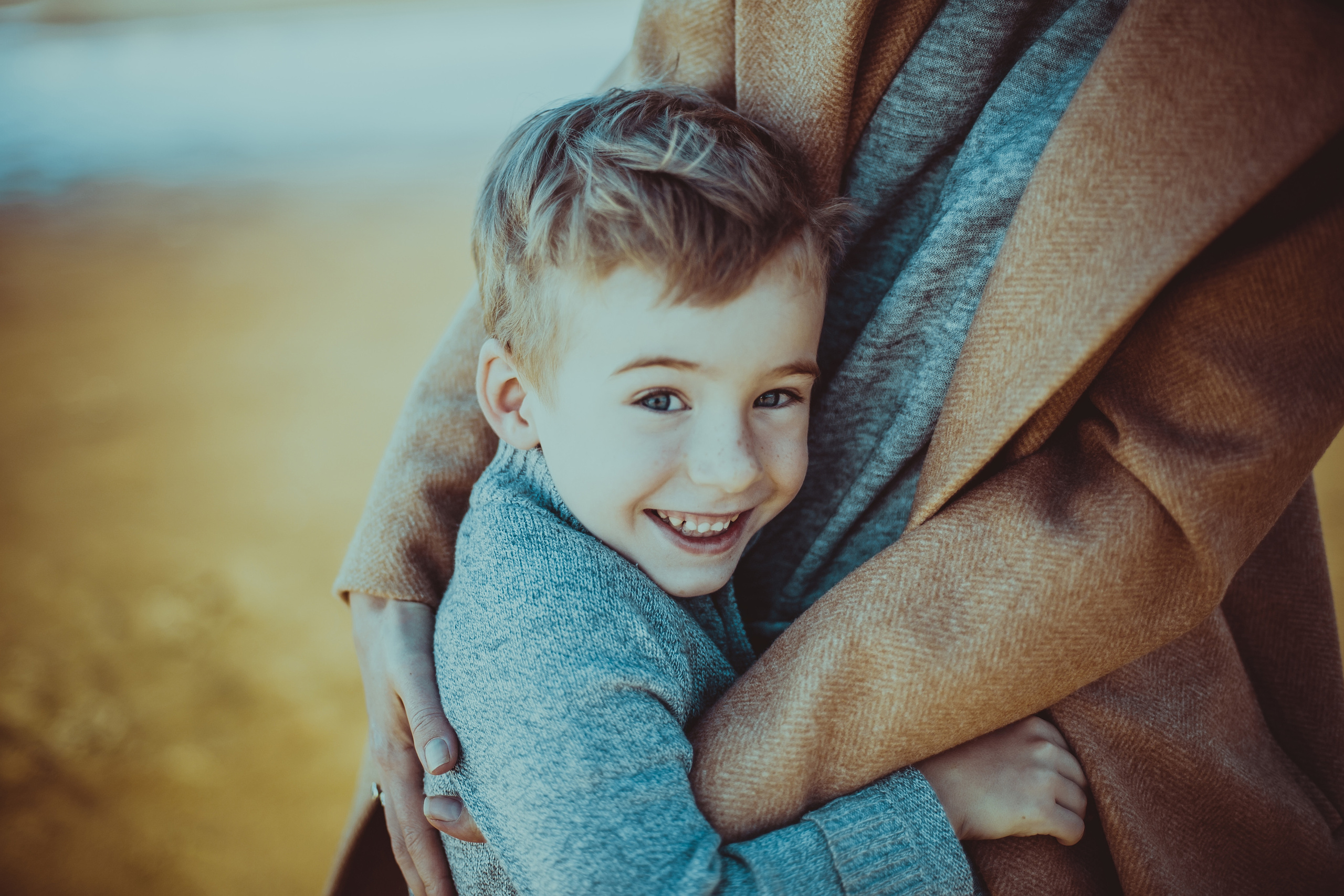 Фотосессия маленького мальчика на Финском заливе в сентябре. Детский, свадебный и семейный фотограф Юлия Курбатова, Санкт-Петербург