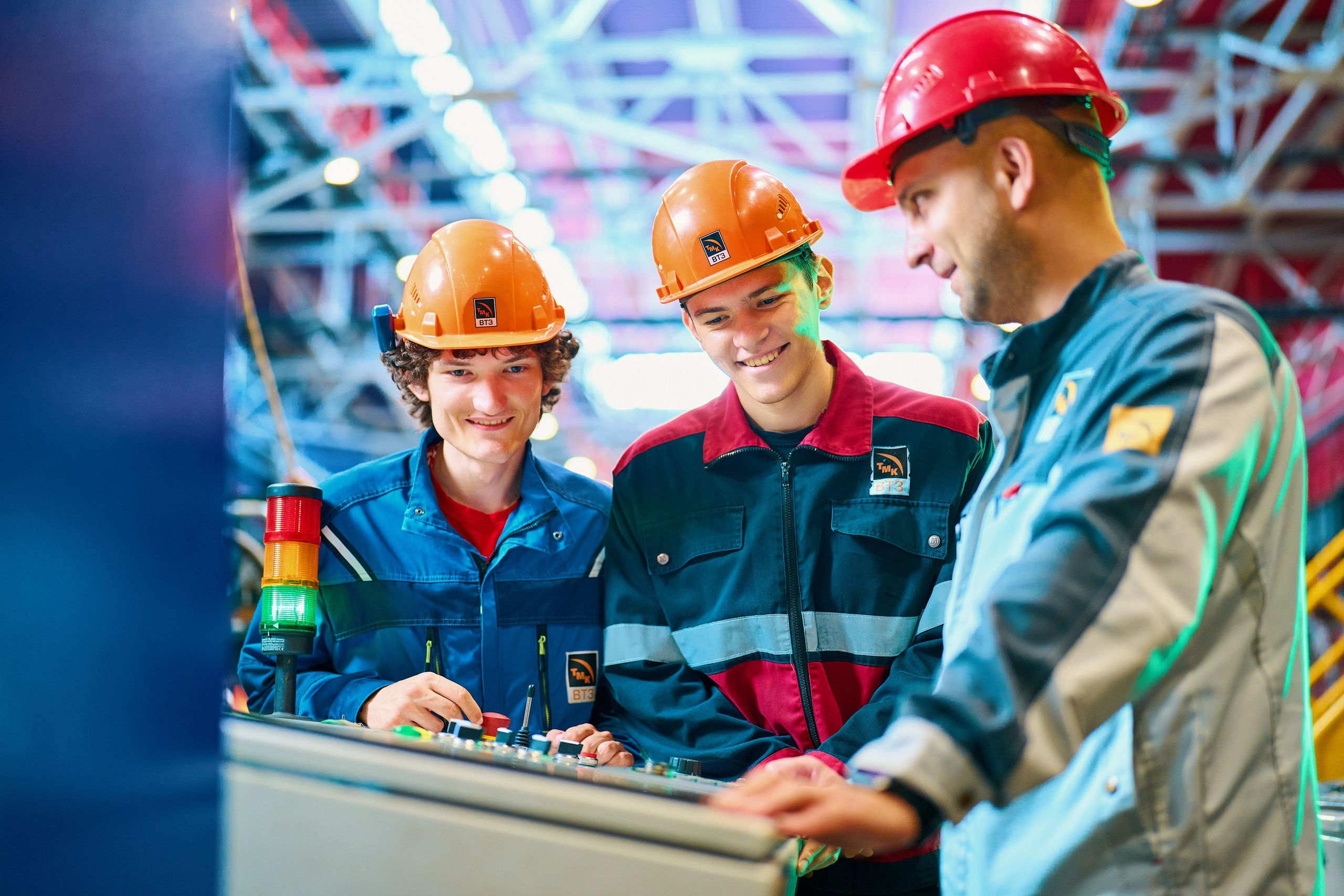 Волжский трубный завод. Фотограф Никита Барановский
